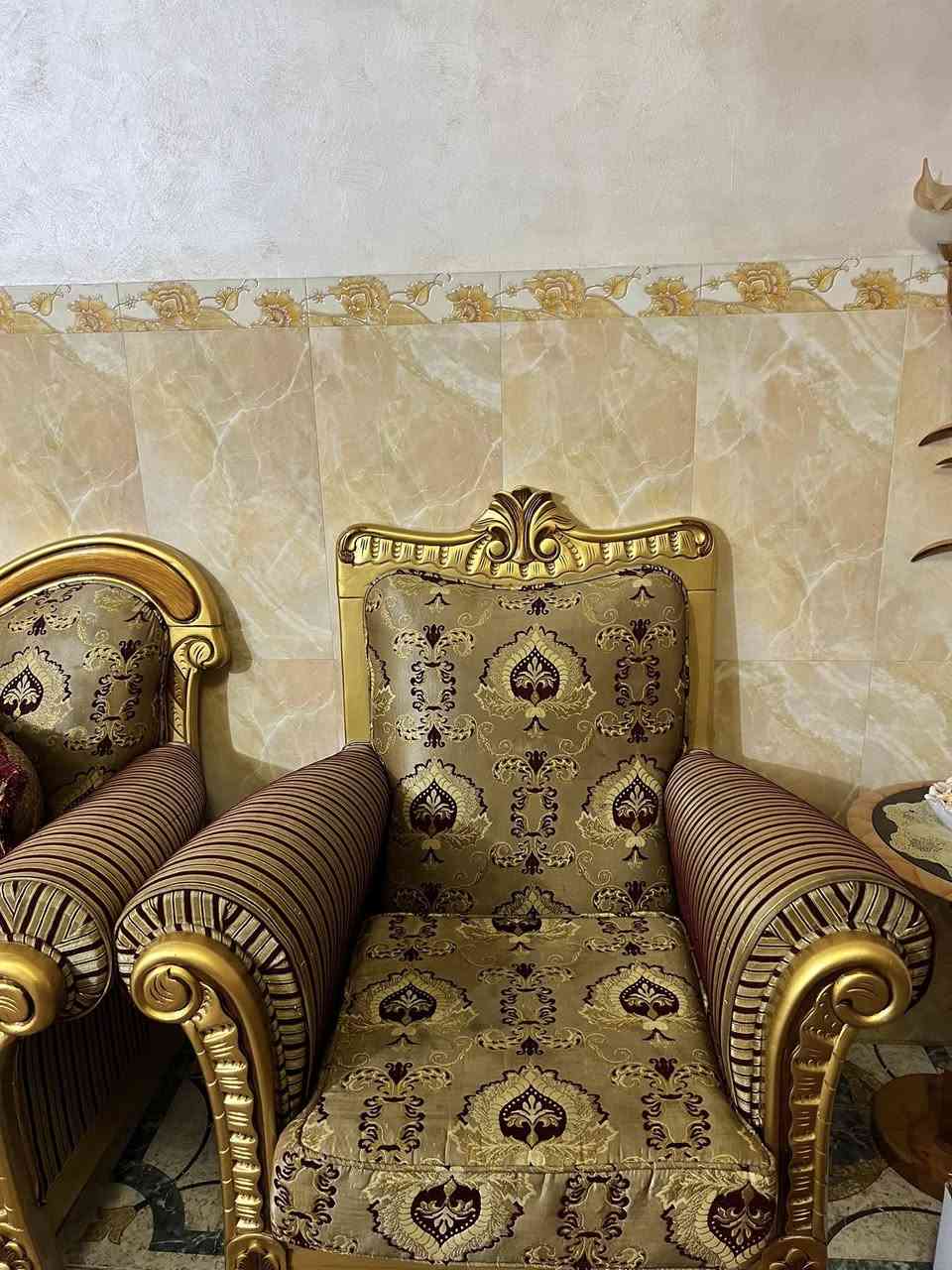 سلام عليكم
تخم للبيع استعمال قليل 
تركي الثكيل 
متكون من 10 مقاعد 
2كبار 1وسط وكراسي 2
السعر 550 وبي مجال 
مكاني كربلاء طويريج ***********
