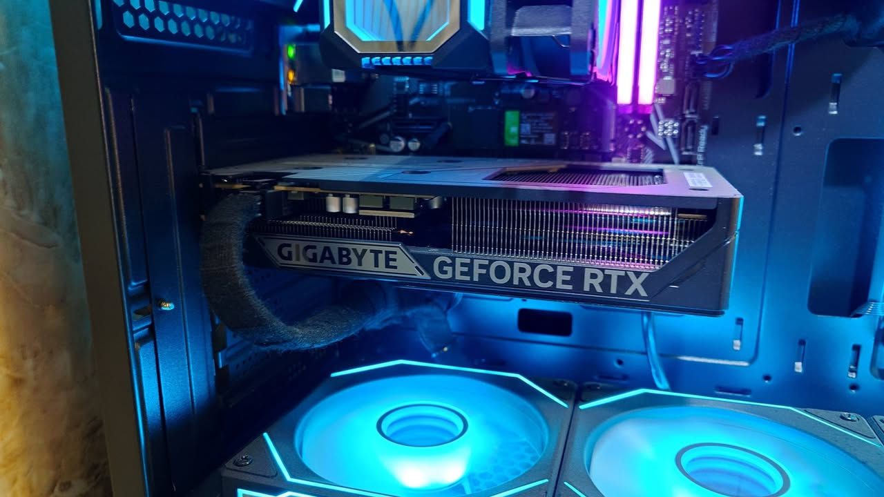 pc games
معالج 
Ryzen 5 5500
مساحه التخزين
SSD 1TB
رام 
16g
مذر بورد 
GIGABYTE-M/B B450M K 2.0
كارت الشاشة 
NVIDIA GeForce RTX 5060
بورسبلاي
DarkFlash AT750W (Bronze brand)
مبرد 
AIR COOLER BLACK SAMA ΚΑ4001
شاشة 
msi حجم 27
ماوس
G3360
سماعة 
REDRAGON ZEUS 
-----------------
مستخدمه شهرين فقط 
كل القطع بعدها بضمان الشركة 

سعرها 1600

عنوان البياع 

رقم الهاتف 
***********
