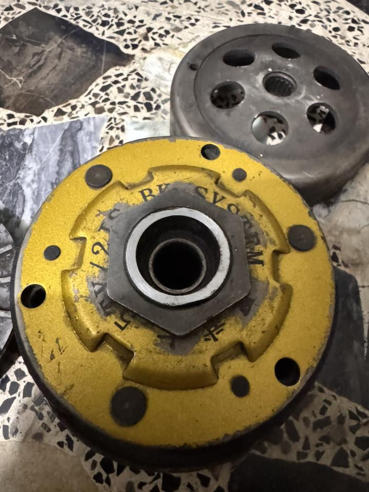 سلام عليكم كلجات رياضي 140 عام خلفي وامامي  مال رمبة تفصيخ بلادي  شلعة ومعدل السعر ( 80 ).  مكاني بغداد المدينه ***********
