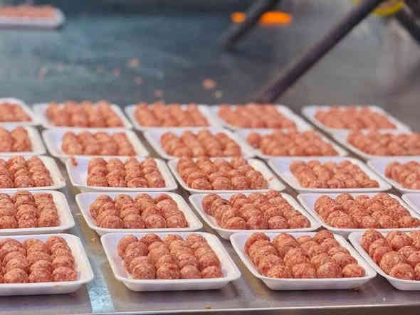 عمل اليوم.....😍 كفته لحم 

عيش التجربه احسن اختيار❤️❤️

مثل ما عودناكم شغل كدام العين لحومنا عراقيه 100%😍

 زبائننا الكرام مستعدون تجهيز جميع المطاعم والفنادق والحشد والمناسبات

ابواب المحل مفتوح من الساعه 8صباحا الى الساعه 11ليلا

يتوفر خدمه توصيل 

رقم المحل....***********
العنوان الامين الثانيه سوق الامين
