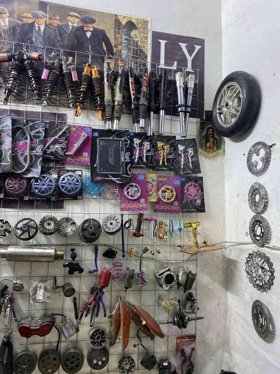 تزويد كلشي توفر ماكس سكنس شتحتاجون بخدمتكم وتصليح جميع دراجات مكاني بغداد الشعب ***********
