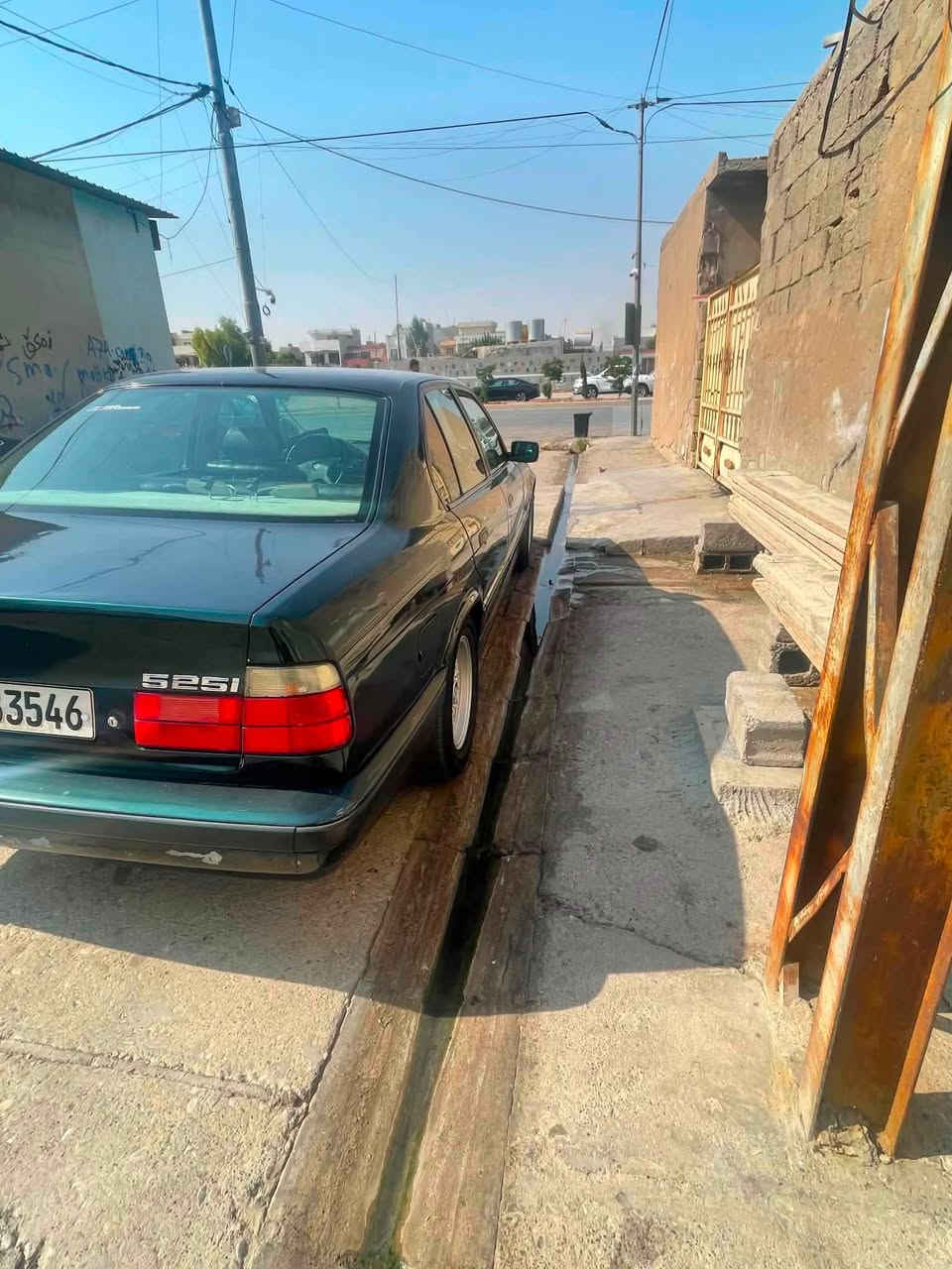 سەرەتابەناوی خوای گەورەو میهرەبان سلاوتان لێبێت هاورێیانی خۆشەویست BMW مۆدیل 1992 520 گێر عادی چاملغی پشتەوە لای سایق هەیەتی عامە لۆ جوانی پێش و پشت کەپس سعر ٥٧ مەعامەلەیەکی برایانە 
رەقەم تەلەفۆن ***********
