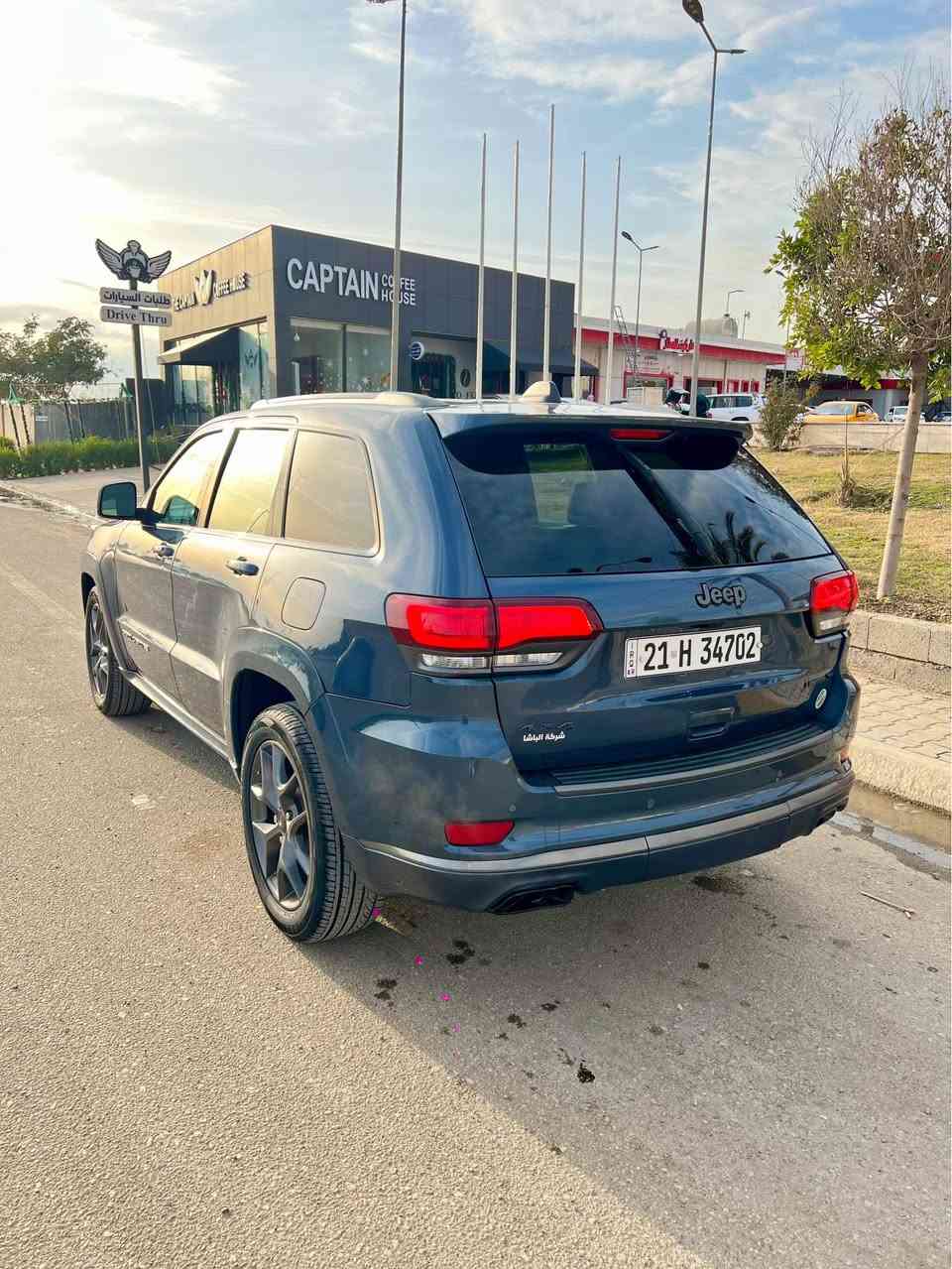 السلام وعليكم  (للبيع او مراوس حسب القناعه)
جيب موديل ٢٠٢٠ مواصفات (لمتيد اكس)
لون بحري مميز  حادثها كلش خفيف فقط بونيد مصبوغ نفسه البلادي
مواصفاتها 
اوتو استوب 
نضام ايكو اقتصاد 
فور ويل
رادارات محيطيه
كشنات هيتر زاد خزن 
سكان هيتر 
مسجل ويه السكليتر 
بانوراما 
صندوق كهرباء
السياره جديدة والف دينار مصرف مابيها
تخم تاير وباتري الاصلي جديد
رقم والسنويه وهزه جديده 
مكاني كركوك *********** كركوك, العراق
