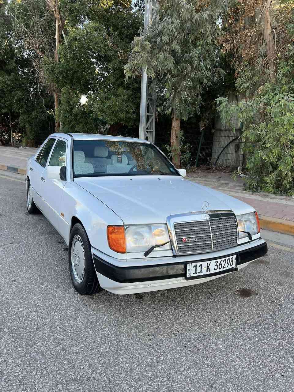 سلام عليكم 
مارسدس دب للبيع رقم بغداد أنكليزي السنويه لغايت 2030
موديل 1991 محرك بلادي (300) 6 سلندر كير ومحرك جدد 
تبريد شغال أريل كهربائي جام 4 تحكم كهرباء 
السياره مكفوله من الضربه مصبوغه عام للجماليه 
قواعد الدبلات سليمه 
حداديه + تخم تاير جديد 
مسجل + سستم سماعات 
منضومة زنون 
السياره جاهزه من كلشي السعر 73 وبيه مجال قليل 
للاستفسار ***********
