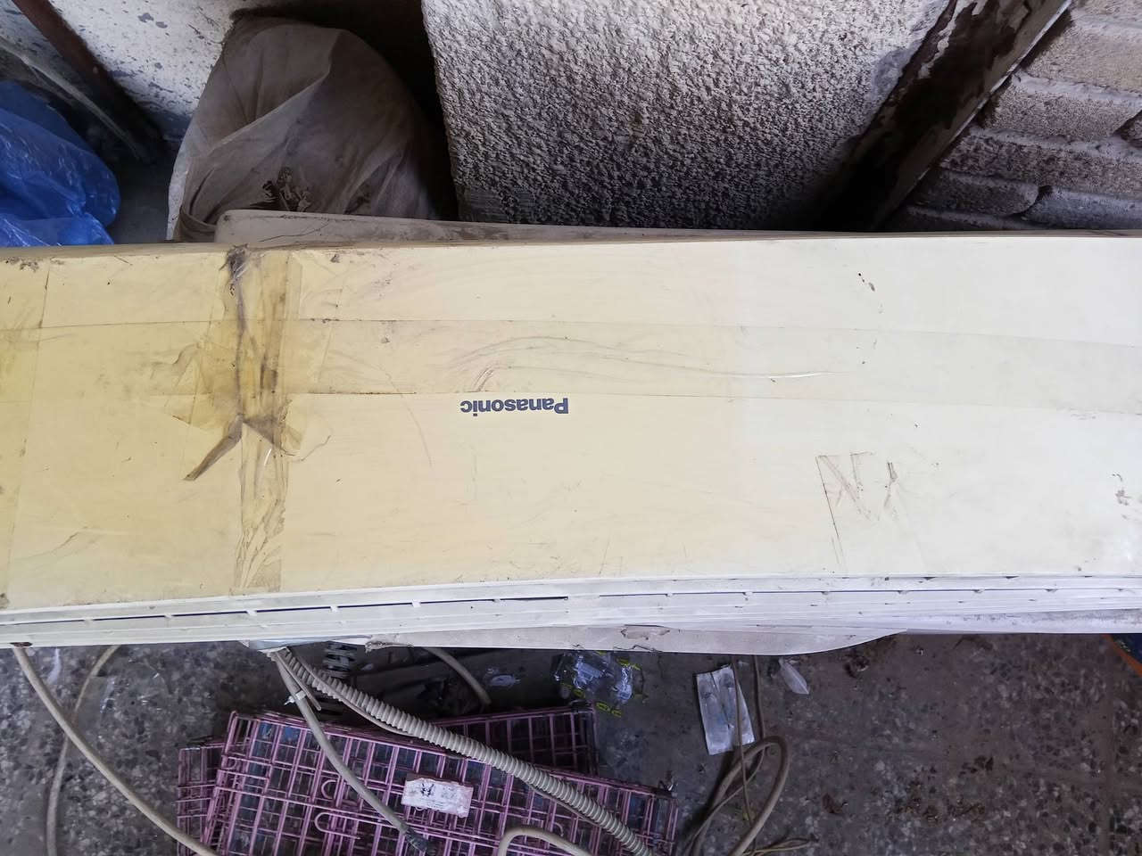 250 قفله
سبلت اثنين طن بنسونك شغال بي كسر باالغلاف والبوري الداخلي مكصوص مبين بالصور بغداد شارع فلسطين رقم ***********
