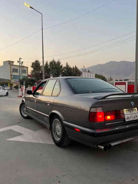 للبيع 
السلام عليكم اخواني أرجو منكم قراءة جميع الكتابة عن مواصفات السيارة 

ومن ثم الاتصال
***********
***********

بي أم BMW

سيارة حجم اصل 525 تكّ فانوس 

موديل1995

سيارة صبغ عام فقط للجمالية 

اللون نفطي

مواصفات السيارة

‏

‏سيارة حلوو

كشن كهربائي 

مرايات كهربائي

تخم تايرات ويل خلايا

تبريد ثلج ❄️

سيارةًمقفولة من حادث من ضربه 

صدر خلفية امامي كلشي حدادية جديد 

سيارة ما بيه برغي نقص كلشي على البلاد واضح 

موجود صورة وفيديو كامل للسيارة 

شرط التحويل ثاني يوم 

 

***********
*********** بغداد
