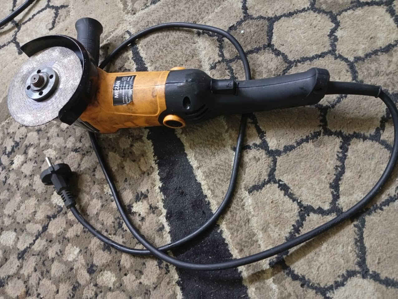 السلام عليكم من رخصه مدير الگروب مكينه لحيم انجيكو مع كوسره مع دريل كلهن ب85 الحريه بغداد ***********
