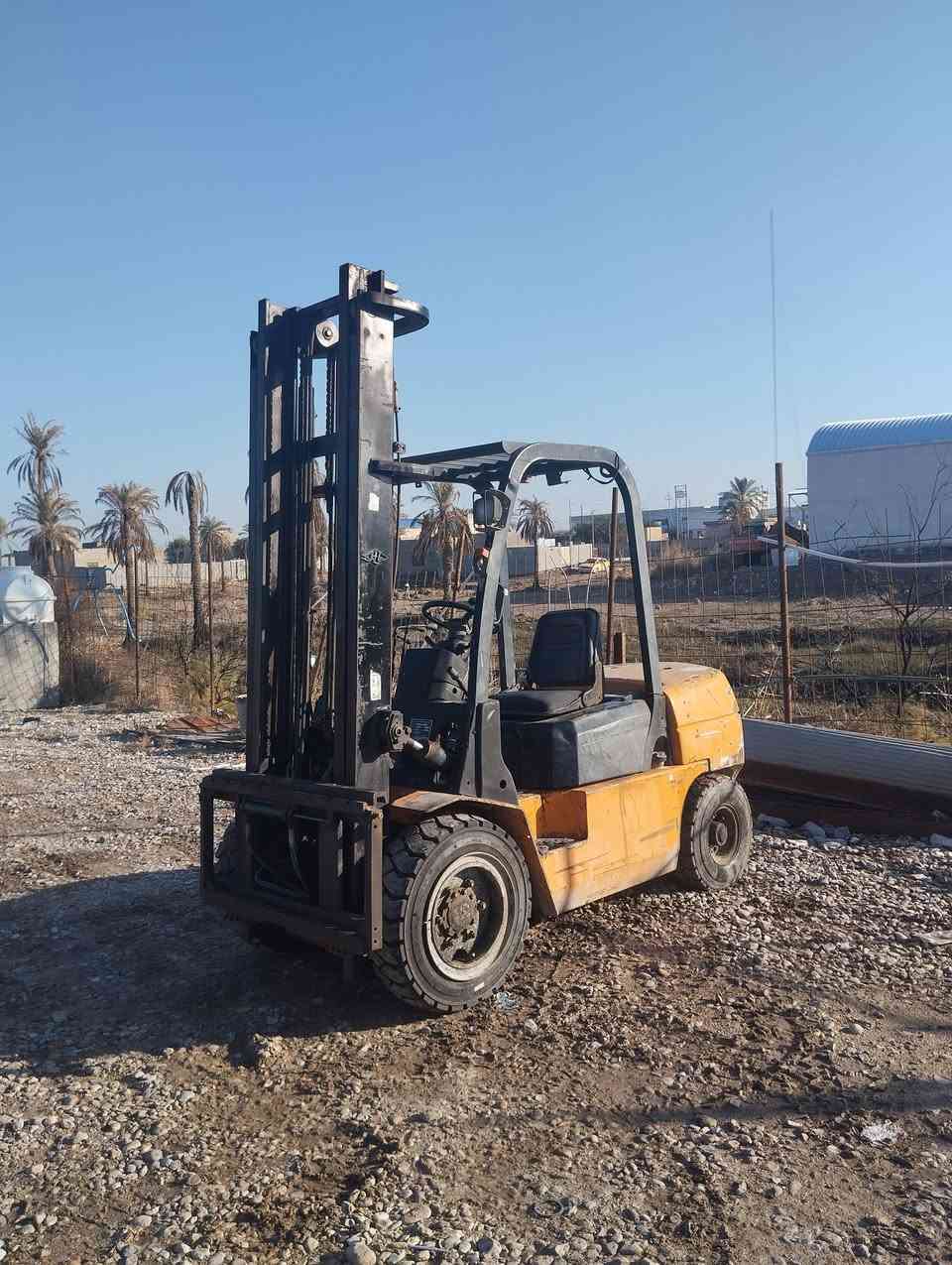 رافعه شوكية 3طن صيني 3حركات ادوات بدون رقم للبيع للاستفسار *********** البصرة القرنه
