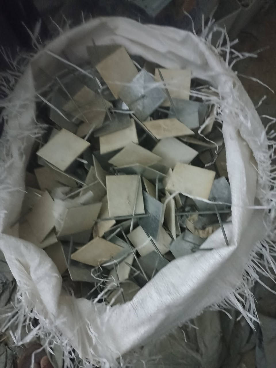 متوفر 100بوري للبيع كهرباء تأسيس ***********
