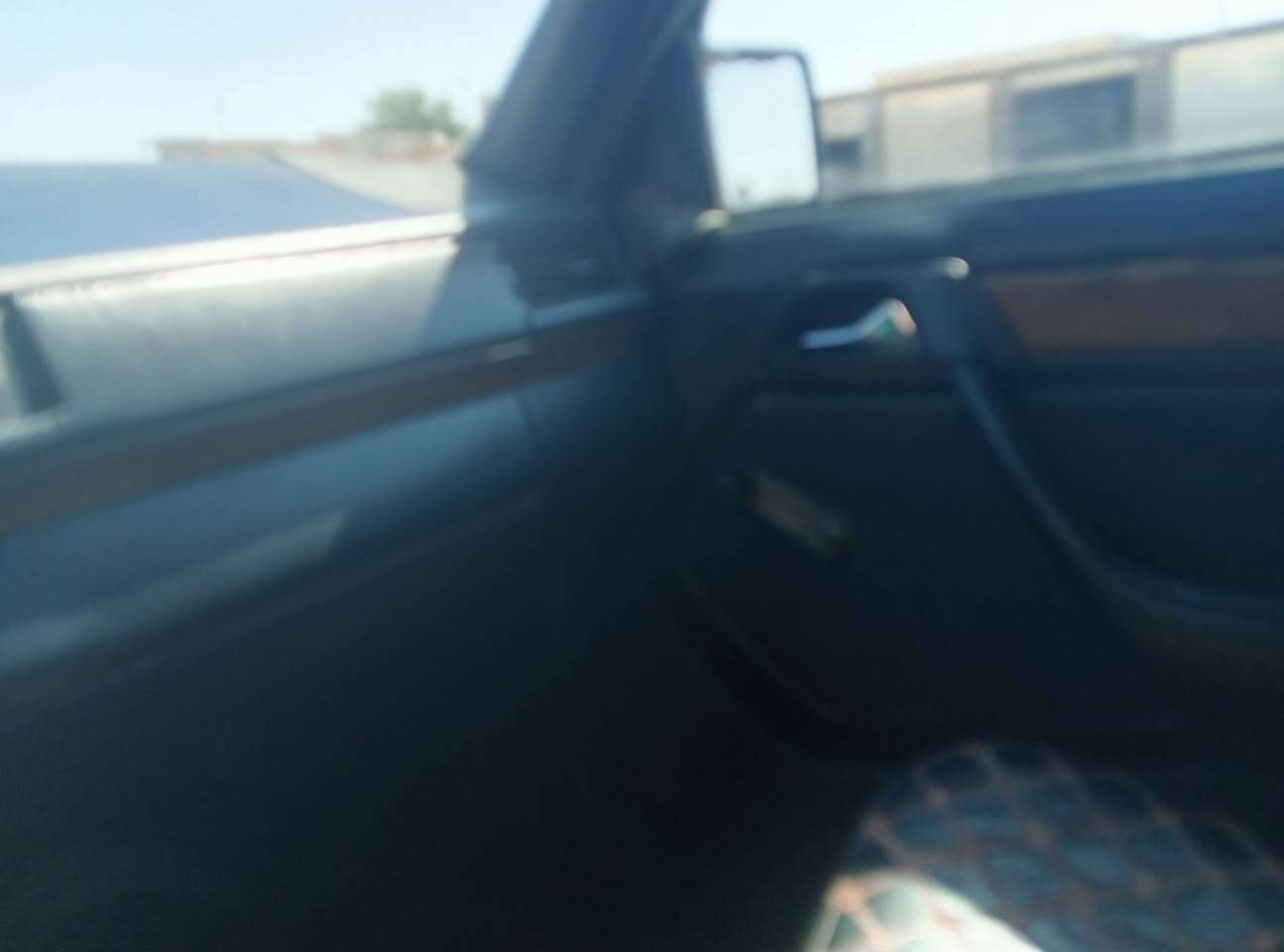 السلام عليكم مرسيدس دوج موديل 86 
ماكينه بطه اثنين ونص سياره جديده حداديه 
الشراي في خير ويتدلل الرقم 
***********
