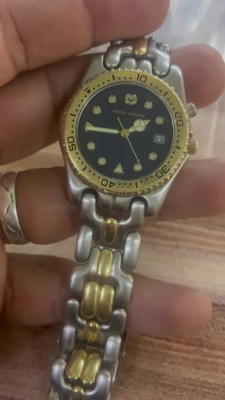 سلام عليكم خمس ساعات باله ياباني بس  الرولكس كوبي ٣ كوارتز وثنين اوتو كلهم شغالين بس قطعه وحده نقص بطاريه. الي يفيدو على باب الله بسعر مناسب ابيع ل اعلى سعر وبلعافيه


**إذا كنت صاحب هذا الإعلان وتريد حذفه لأي سبب، رجاءا أرسل رسالة إلى الدعم الفني**