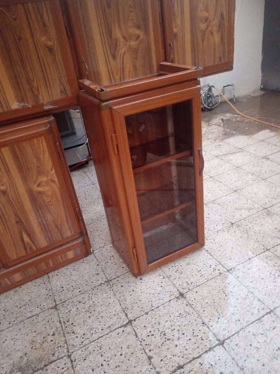 كاونتر خمس قطع بدون سنك حيل نضيف السعر 275- براد ماي نضيف السعر 50- الشراي يتصل ***********-*********** وادي حجر
