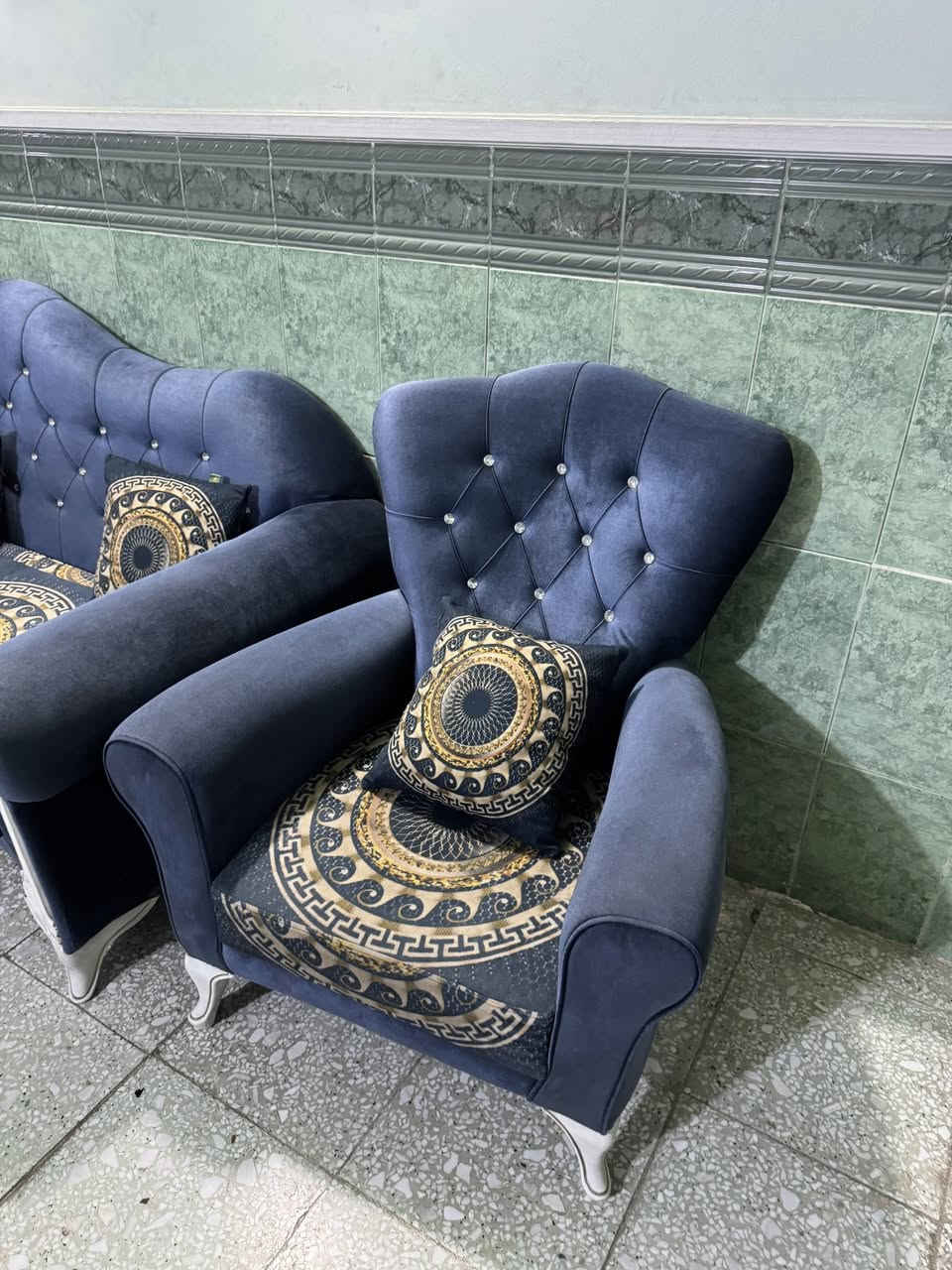 تخم 10 مقاعد نظيف عارضة ب 350 قفل قفل
مكان بغداد البلديات / ***********
