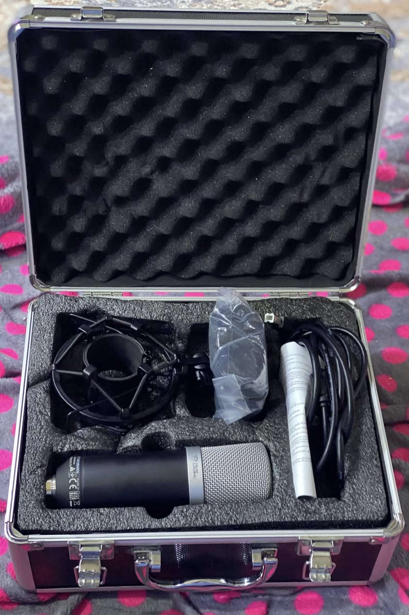 من رخصة صاحب الكروب 

كرت صوت (مكسر) ومايك احترافي (للبثوث) 
مع ملحقاتهن


**إذا كنت صاحب هذا الإعلان وتريد حذفه لأي سبب، رجاءا أرسل رسالة إلى الدعم الفني**