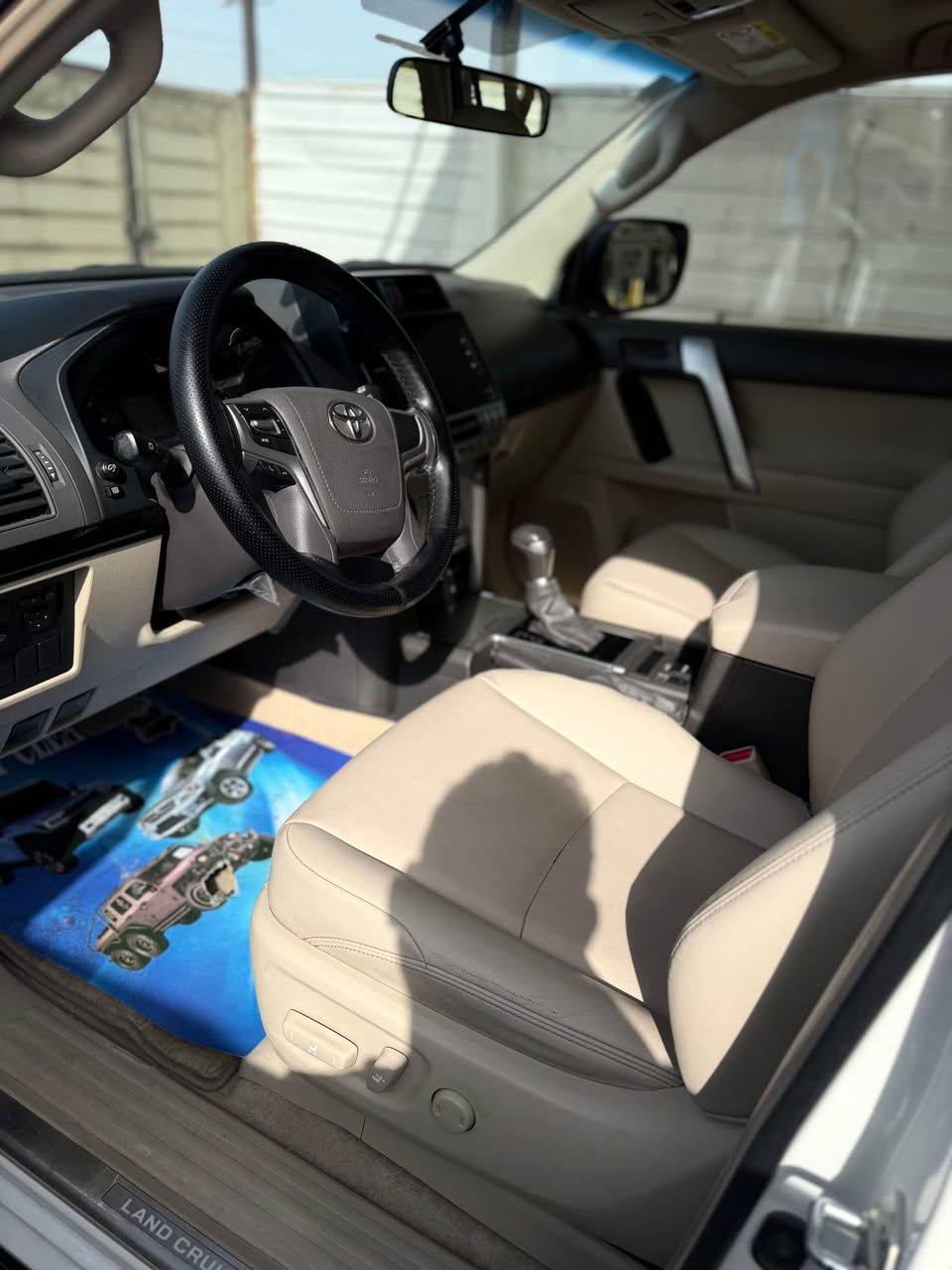 برادو 2023 ( SAS) ام الضمان TXS رقم بغداد  فول الموصفات ماشيه 34 الف كيلو الموصفات بصمه فتحه جلد كشنين كهرباء  ويل كب شاحن  شاشه كبيره كامره وموصفات عديده اخرئ  السعر 47500 وبيه مجال بسيط الرقم *********** بغداد, العراق
