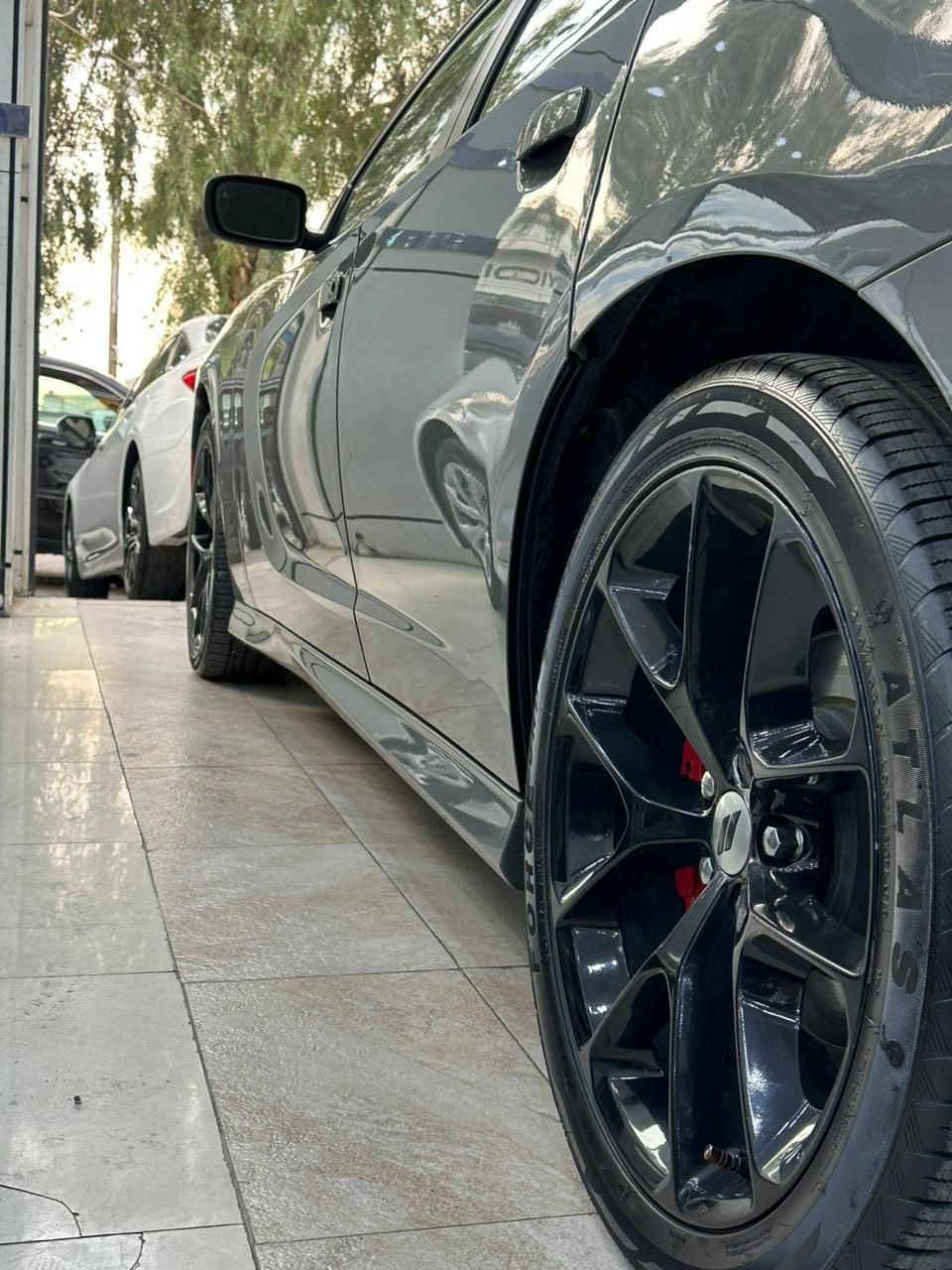 ✅جارجر 2019 GT بلاص

✅لون سمنتي مميز جداً  

✅السياره كلين بدون حادث
 
✅العداد : 116 الف 

✅تشغيل عن بعد 

✅كشنات حار بارد 

✅المحرك : V6.  3.6L 

✅المواصفات :

✅نسخة  GT - SUPER TRACK PAK
* ⁠
✅مصابيح أمامية زنون .
* ⁠ 
✅فتحه سلايد 

✅كشافات الضباب زنون 
 
✅ المصابيح الأمامية مع LED

✅حساسات . 

✅شاشه كبيرة مع نظام ملاحة نفكيشن GPS 

✅الشاشة مع اوپشنات SRT . 

✅سستم صوت الپاين .

✅ويل قياس 20 انج . 

✅تشغيل عن بعد . 

✅محدد سرعة . 

✅تلفون بلوتوث . 

✅كاميرا خلفية 

✅مرايا متحسسة للاضاءة العالية .

✅كير شفتر بالستيرن . 

✅دخول ذكي (بصمة

✅مكان سيارة ⁠دهوك 

✅للأستفسار : 

***********✅

***********✅
