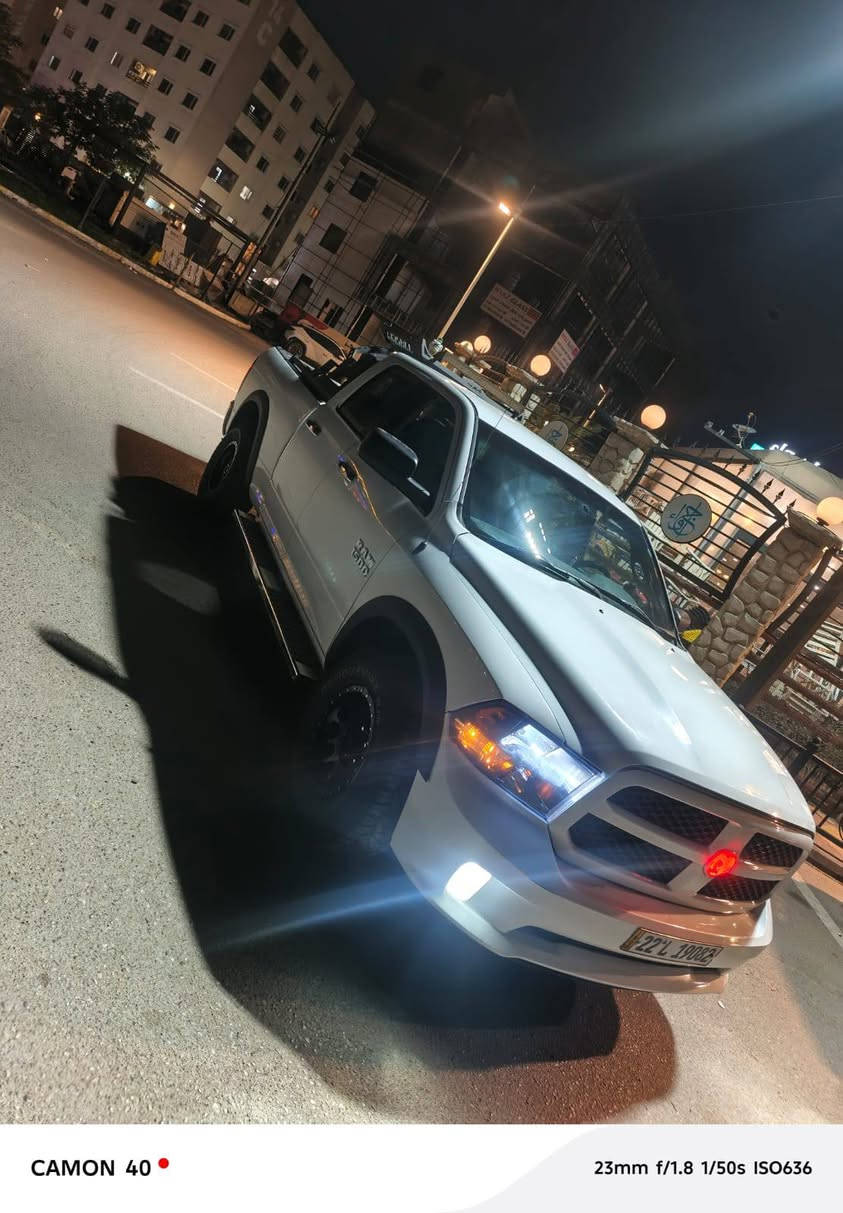 سلام عليكم والله محتاج افلوس وماكو هيج سعر وسياره نظيفه ومابيه كل عيب وكل نقص وسعره ابلاش إذا اكو شراي تسهيل امر 110 ورقه واني صارت عليه ٢٢٠ ورقه  كلش متوازي شباب متلكة هيج سعر والله العظيم***********
