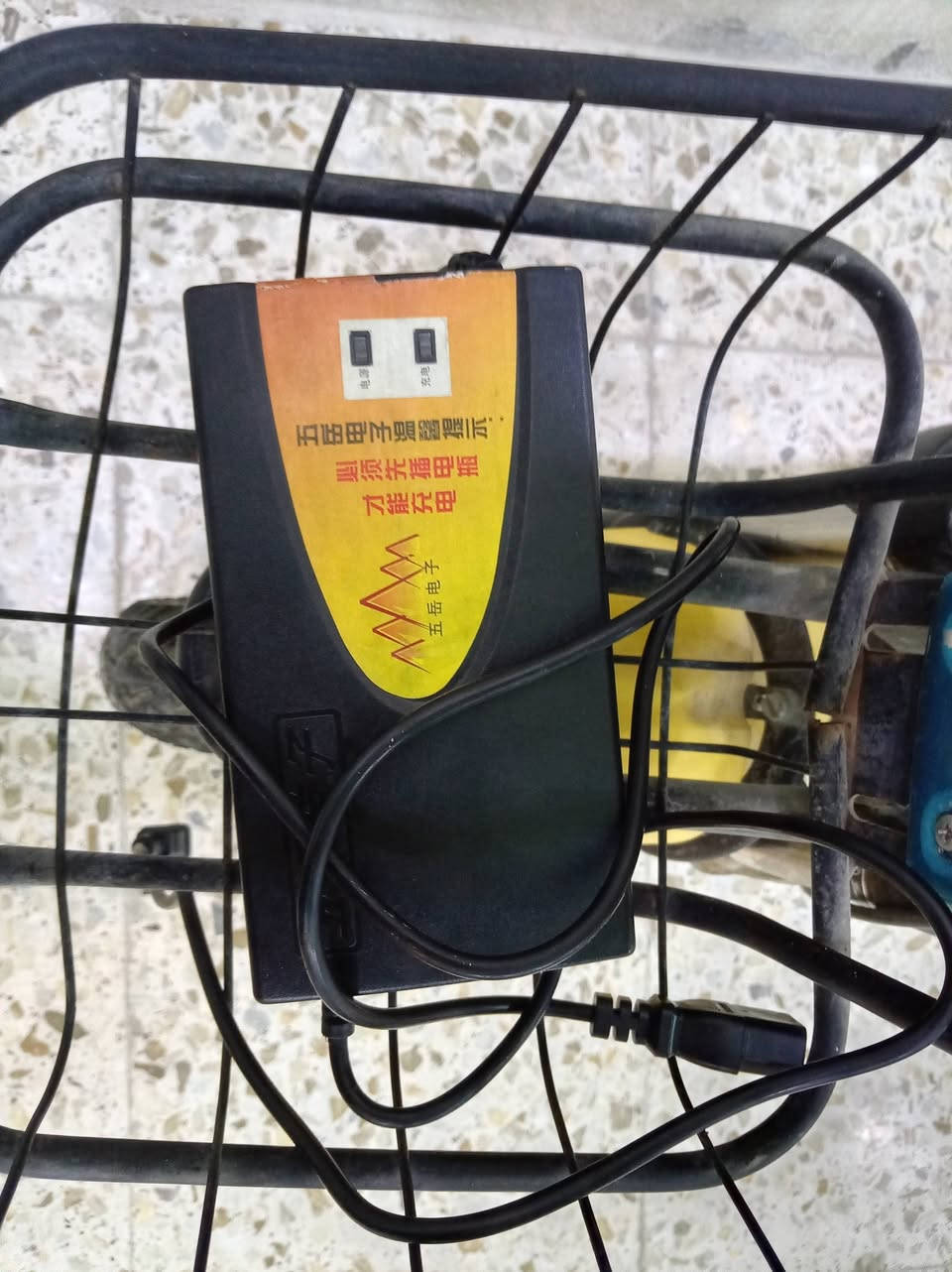 دراجه شحن للبيع دراجه كلش نضيفه وشغاله وباتريات جديدات صار سبوع من خليتهن عدد الباتريات 4 وشاحنه جديده وعقل جديد كلشي بيها جديد شاده وأصلي كهربائيات الدراجه كلهن شغالات اشاير يشتغلن امامي وخلفي الضوه الأمامي شغال شاشه شغاله الدراجه بيها 3سرع خفيف ومتوسط وسريع سرعه الدراجه كامله 35 تجي تفحص وتشوف يله تأخذها سعر الدراجه 190 وبيها مجال  للأستفسار الأتصال على *********** واتساب
