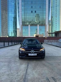 � مرسيدس C300 – مواصفات كاملة  🔹 محرك 4 سلندر توربو 🔹 سعة المحرك 2.0 ل...