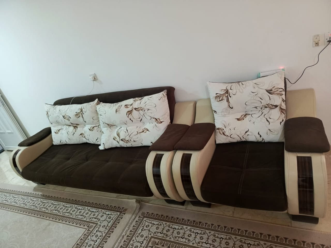 السلام عليكم غراض بيت نظيفة جدا واستعمال قليل للبيع لغرض السفر 
اتصال والاستفسار على الرقم الي متوفر بس واتساب 
غير متواجد ع ماسنجر 
0789 231 4794
