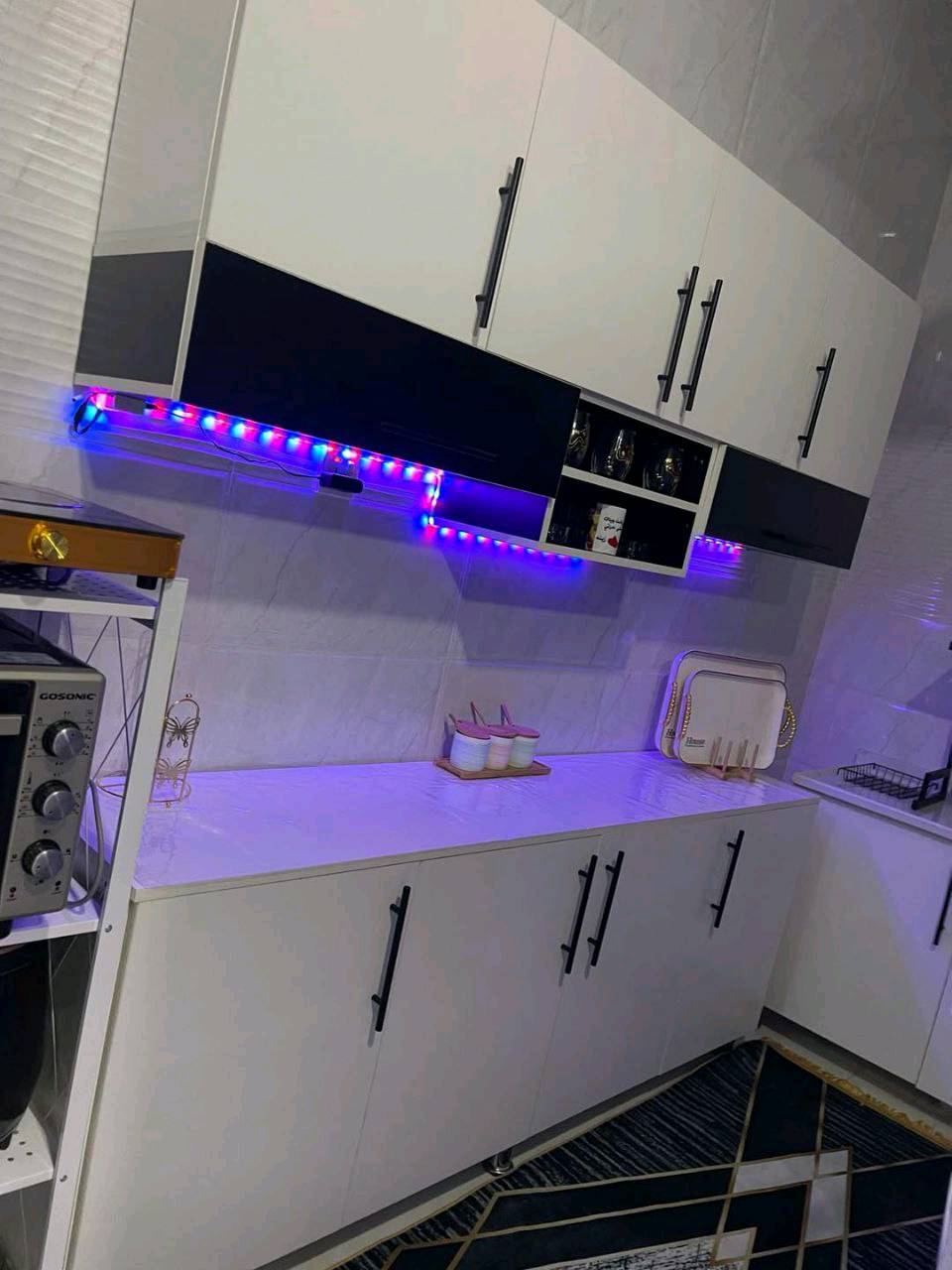 #سنكون_معكم_في_كل_خطوة 

- 
كاونتر مترين ارضي وملحق 
وسنك متر و20 

السعر 350 ألف