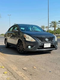 نيسان فيرسا للبيع موديل 2019 السياره وارد امريكي حادثها جاملغ مبدل و ب...