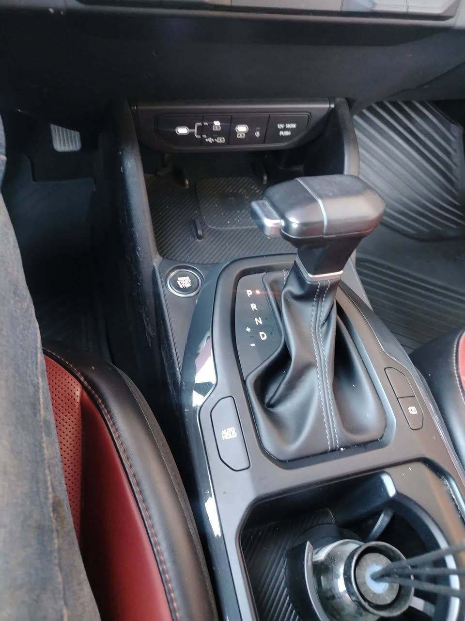كيا K4 2025
🛑 

محرك 2000cc – بانوراما – فول مواصفات 

تصميم عصري وتقنيات متطورة مع أعلى مستويات الراحة والأمان

▪️ الموديل : 2025

▪️ المحرك : 2000cc

▪️ السعر : 170

✦ أبرز المواصفات 

. سقف بانوراما كهربائي

. شاشة وسطية 12.3 إنش

. شاشة عدادات رقمية 4 إنش

. نظام ملاحة بشاشة 12.3 إنش

. مفتاح ذكي Smart Key مع تشغيل بصمة

. كاميرا خلفية مع خطوط توجيه للاصطفاف

. رادارات امامي وخلفي
. نقطة عمياء

. مثبت سرعة Cruise Control

. أوضاع قيادة متعددة Drive Mode

. نظام مراقبة ضغط الإطارات TPMS

. نظام ABS مانع الانغلاق

. نظام الثبات الإلكتروني ESC

. نظام المساعدة على صعود المرتفعات HAC

. نظام الكبح متعدد التصادمات MCB

. وسائد هوائية أمامية وجانبية وستائر هوائية

. مقعد السائق كهربائي

. مقاعد جلد صناعي فاخرة

. مسند ذراع خلفي مع حامل أكواب

. تكييف عملي 

. مصابيح LED أمامية وخلفية

. إضاءة نهارية LED

. تشغيل أوتوماتيكي للمصابيح

. مرايا كهربائية مع إشارات LED

. جنوط ألمنيوم رياضية 17 إنش

. إضاءة داخلية Mood Light

. شاحن لاسلكي (واير ليس)

. نظام صوتي مع سماعات

. بلوتوث مع أوامر صوتية

. تحكم صوتي من المقود

. عازل لغطاء المحرك

. فئة فول مواصفات بتصميم رياضي حديث

🔹 حادث خفيف وصور الحادث مرفقة بالمنشور ( جاملغ مبدل والبنيد مصلح بدون دواخل شرط و بدون ارباك حتا الدعامية راجعة نفسه 
 ) موضح بالصور

السيارة داخله شهداء بأسمي
مكان السيارة كربلاء السعر.. 170 وقابل التفاوض.. ***********
