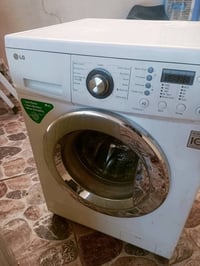 غسالة ملابس LG تحتوي على نظام ذكي لتعقيم الملابس من البكتريا لحماية ال...