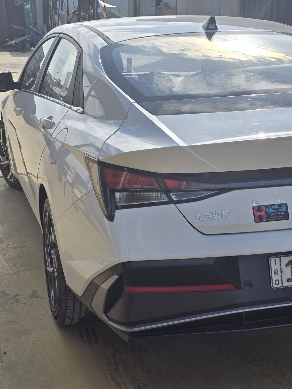 سلام عليكم عندي الانتره تجميع موديل ٢٥ زيرو ماشيه ٤٠٠٠ محرك ١٦٠٠ دبل نوزل فول مواصفات  بسمي تحويل ثاني يوم كشن كهرباء السعر [[١٦٣ ]] وبيه مجال شي قليل مكان السياره بغداد الكرخ   *********** ) الشراي يتصل
