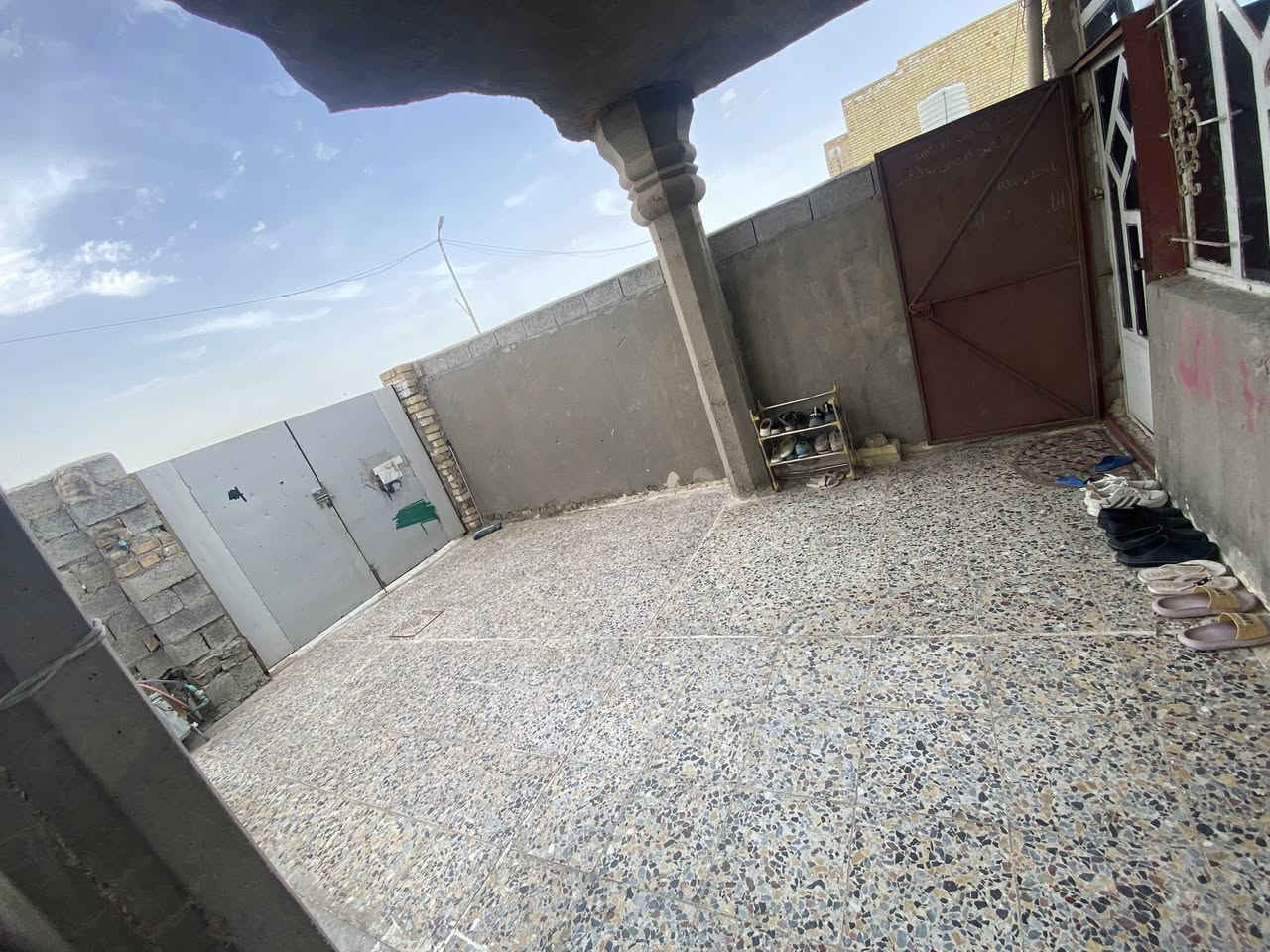 الدار للبيع بيت مساحه 200متر ونزال25مكاتبه سند 35 الصور كدامك وذا تحب تجي تشوف لبيت شارع المخازن مقابل الاعمده مال مجمع فيروز السكني على الشارع العام 100متر عن الشارع العام الرقم واتساب (***********)
سعر البيت 70قفل مابي كل مجال

