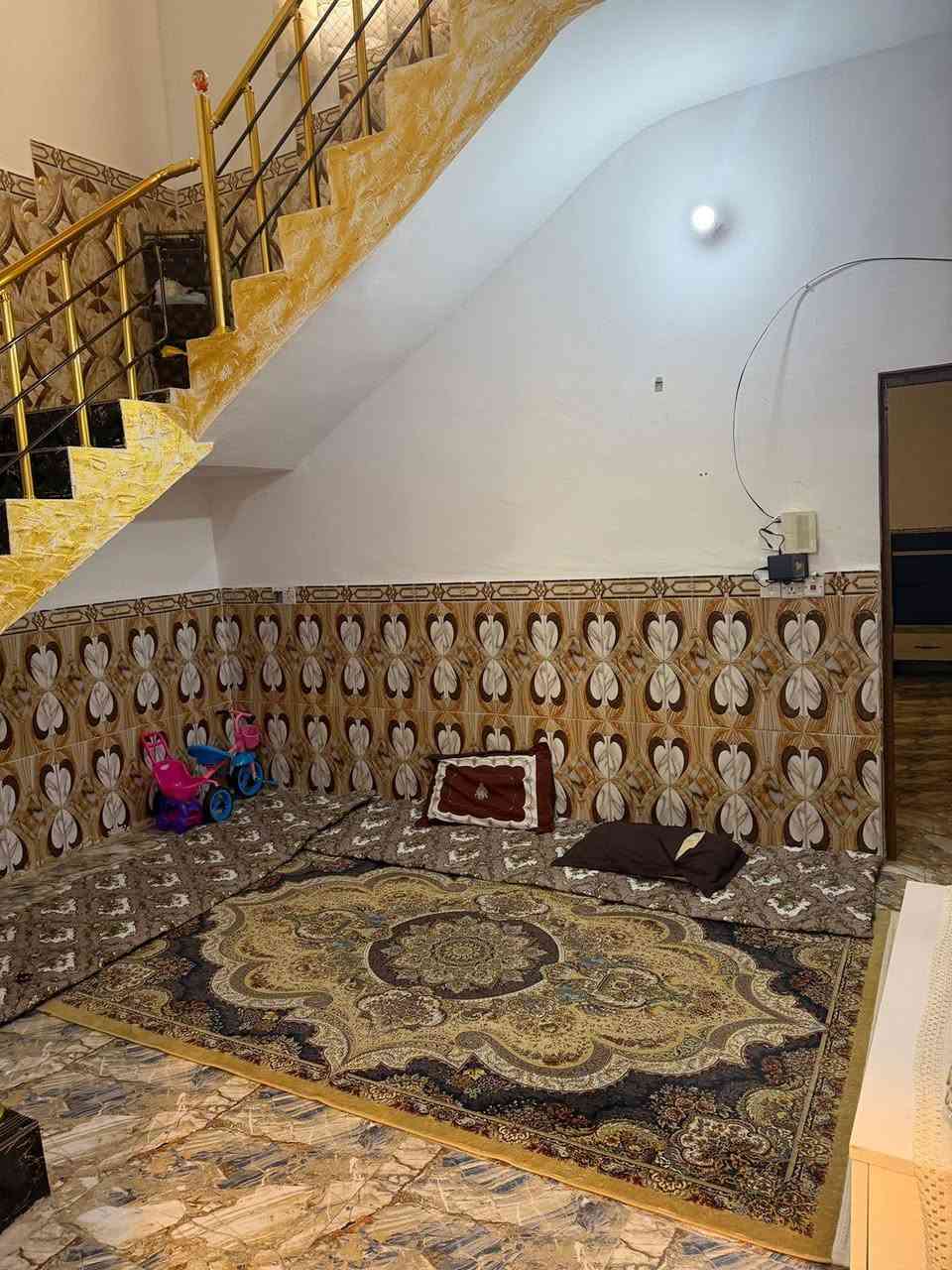 مشتمل البيع حي الضباط الثانيه شارع ٦م طابقين ٣غرف وصاله ومطبخ ستقبال كراج صحيات المساحه ١٢٥م سنه البناء ٢٠٢٢ للستفسار اتصل ***********
