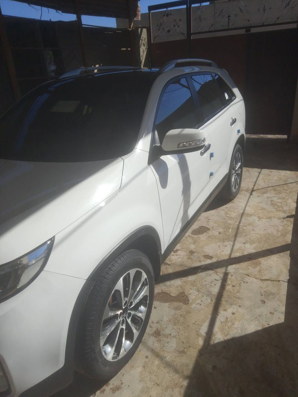 كيا سورنتو 2013 1/1 فول مواصفات بانوراما تشغيل بصمه حساسات خلفي وامامي كاميرات للسيهض سياره كلين نظيفه شرطه تحويل من الشرعي اللي يريدها يجيني خاص على رقم الهاتف ***********
