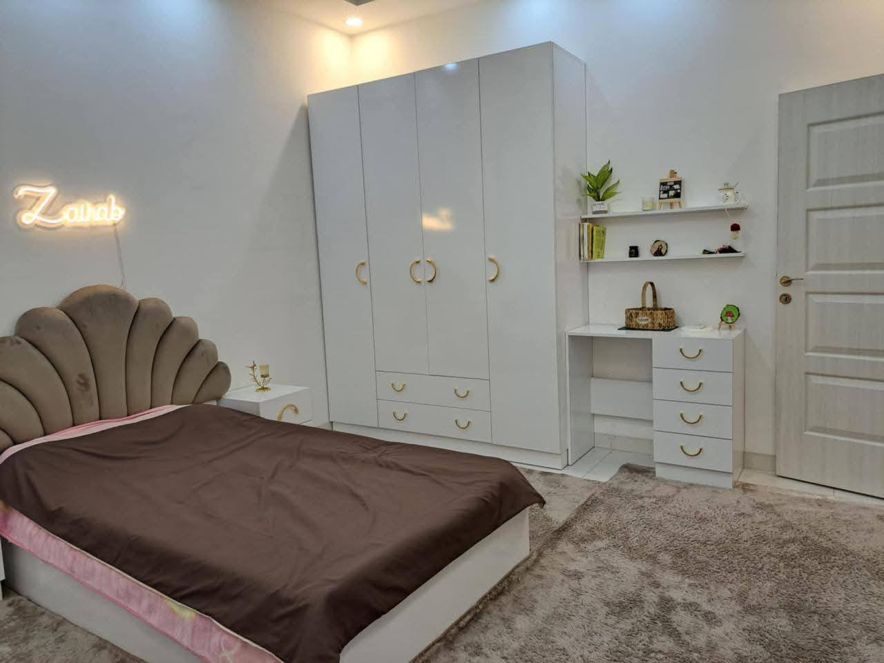 🔹 دار للبيع حي #الوحدة🔹
- بناء حديث 2024
- مساحة الدار: 200 متر 

🏠 تفاصيل الدار:- 
طابق واحد: غرفتين نوم، هول، مطبخ ، استقبال، صحيات ، كراج وبيتونة 
- سند طابو ملك صرف والمكاتبة مع الشرعي
السعر والتفاصيل داخل قناة التلكرام :- 
https://t.me/baet_alhadhara
________________________________________________

للاستفسار:- 
***********
*********** 
مراجعة مكتب بيت الحضارة للعقار سايدين حي الوحدة قرب سانكو مول 2
