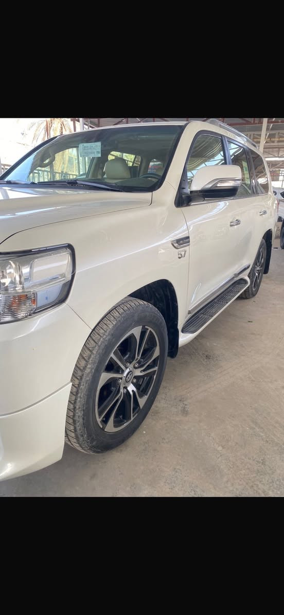 السلام عليكم
لاندكروز 2018

VXS   

اعلى فئه مواصفات لكزز  

مكفوله عدا بارد اقل الشبر بالجاملغ الامامي الأيمن فقط واضح بالسونار

رقم بغداد انكليزي مميز

محرك 5700

ماشيه 93 الف حقيقي وع الفحص

كير اربع وضعيات للقياده 

نظام الخروج عن المسار 

نظام التنبيه قبل الاصطدام 

جنطه كهرباء 

باب الجنطه الصغير شفط

جكات

رادار امامي وخلفي

ويل 20 كروم

ستيرن ذاكره خزن 

كشن السايق ذاكره 

كشنات تدفئه تبريد

شاحن لاسلكي

تبريد خلفي لمس

ثلاجة

نظام الصوت JBL

خمس كامرات 360 درجه

ثلاث شاشات اصليات وكاله

تخم نيكل اصلي 

اشارة متحركة

خمس بصمات

تشغيل عن بعد 

لايت فول زنون 

لايت اوتو 

هوايه مواصفات

طبعا باقي الموصفات فتحه وجلد اصلي وحساسات وزراكات كله موجوده معروفه مواصفات VXS

العنوان بغداد قرب مخابز باب الاغا مكلف بالنشر

***********
