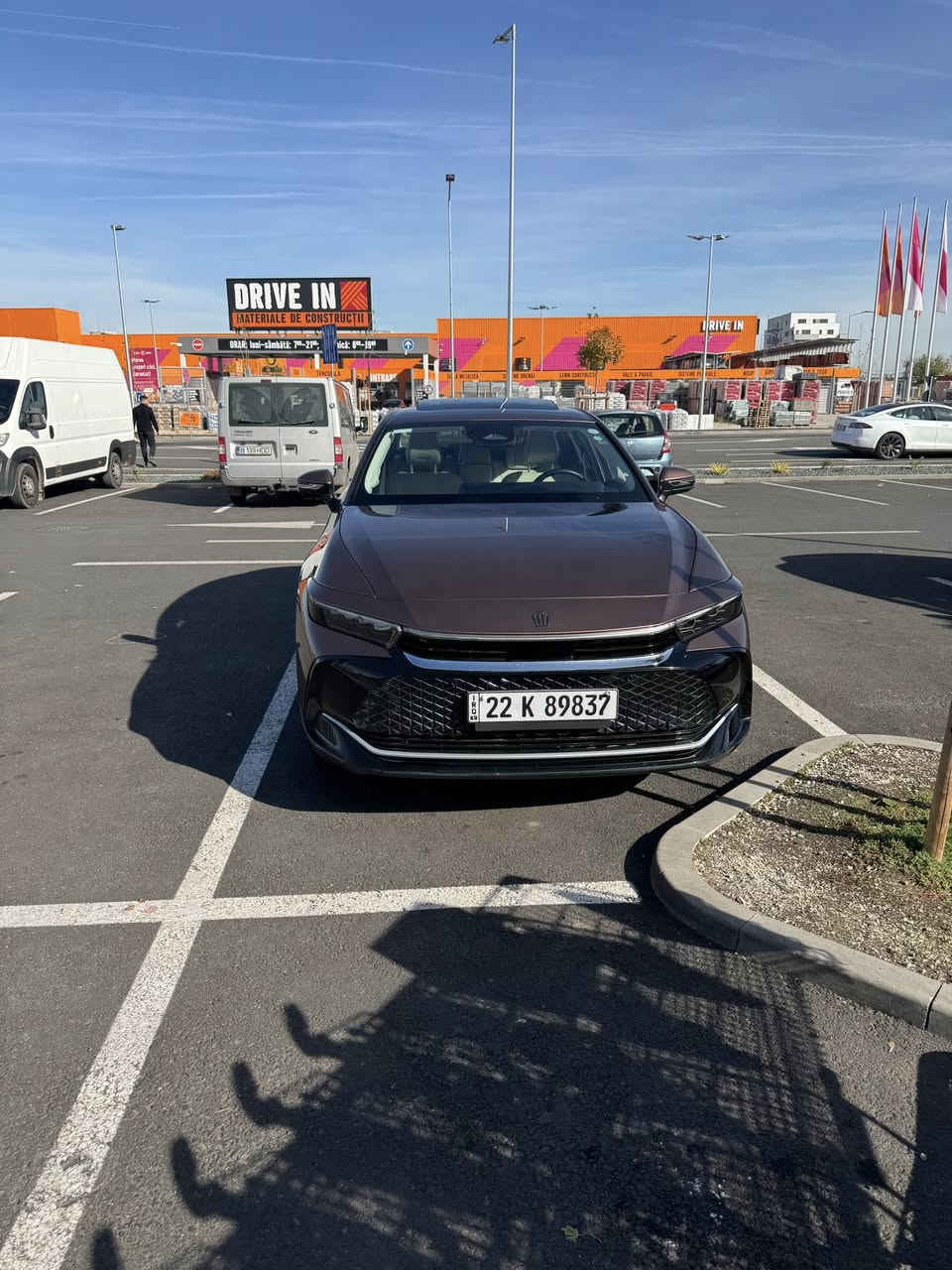 موديل 2023 خليجي
ماشيه 66
كفاله من الصبغ على وضع الشركه 
سعر 34500 بيه مجال بصيط
***********
