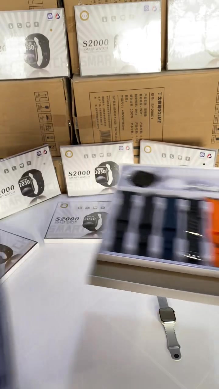 السعر 15الف 
ولتوصيل داخل بغداد 3الف وخارخ بغداد 5الف 
رقم الطلب 
***********
ساعة S2000 الذكية – إصدار 7+1 مع دعم NFC

ساعة S2000 الذكية تجمع بين التصميم العصري والوظائف الأساسية الذكية لتناسب الاستخدام اليومي والرياضي.

• تصميم رياضي أنيق بشاشة مربعة ولمسة عصرية.

• تدعم الاتصال عبر البلوتوث مع إمكانية إجراء واستقبال المكالمات.

• عرض إشعارات الهاتف المختلفة (مكالمات وتنبيهات التطبيقات).

• قياس معدل ضربات القلب وضغط الدم.

• أوضاع رياضية وتتبع النشاط اليومي (الحركة والسعرات والخطوات).

• مقاومة للماء (Waterproof).

• مزودة بميزة NFC (اختياري).

• تعمل عبر تطبيق HiWatch Pro (Android / iOS).

• الموديل: S2000
• الفئة: 7+1
• التطبيق: HiWatch Pro
• الاتصال: Bluetooth
• الأنظمة المدعومة: Android / iOS
• الميزات الظاهرة: مكالمات – قياس نبض القلب – قياس ضغط الدم – رياضة – إشعارات
• مقاومة للماء: نعم (مذكور Waterproof)
• رقم الموديل: Z-3442

محتويات العلبة:
• ساعة ذكية
• سوار
• كيبل شحن
• دليل المستخدم

