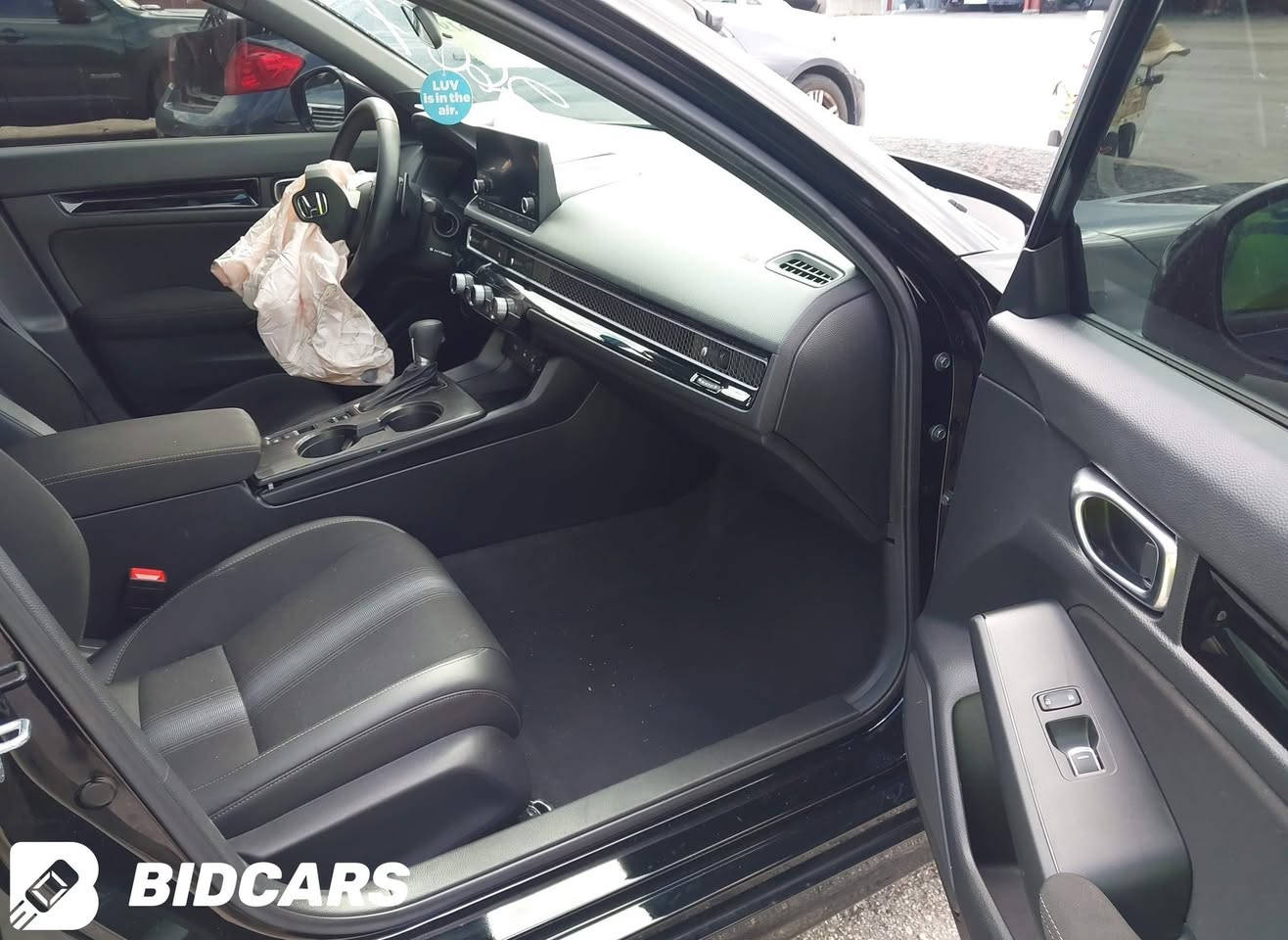 السلام عليكم 
 للبيع 
2025 هوندا سفك 
هايبرد محرك 2.0 
SPORT 
مواصفات
فتحة
بصمة
هندبريك اوتو 
شاشة
رادرات 
وبيها هواية مواصفات 
ضررها موضح بلصور كلين تايتل فقط الشباك مكسور 

نكفل السياره من الحوادث الثانويه والغرق والتصليح والحريق 
والمحرك والكير 😌🔥
العداد 10000
نعمل بنضام العربون لحين وصول السياره 
موعد وصولها بعد  35 يوم 
للاستفسار 
***********
شركةكاليفورنيا للمزادات الامريكية والكندية
بغداد حي الخضراء
