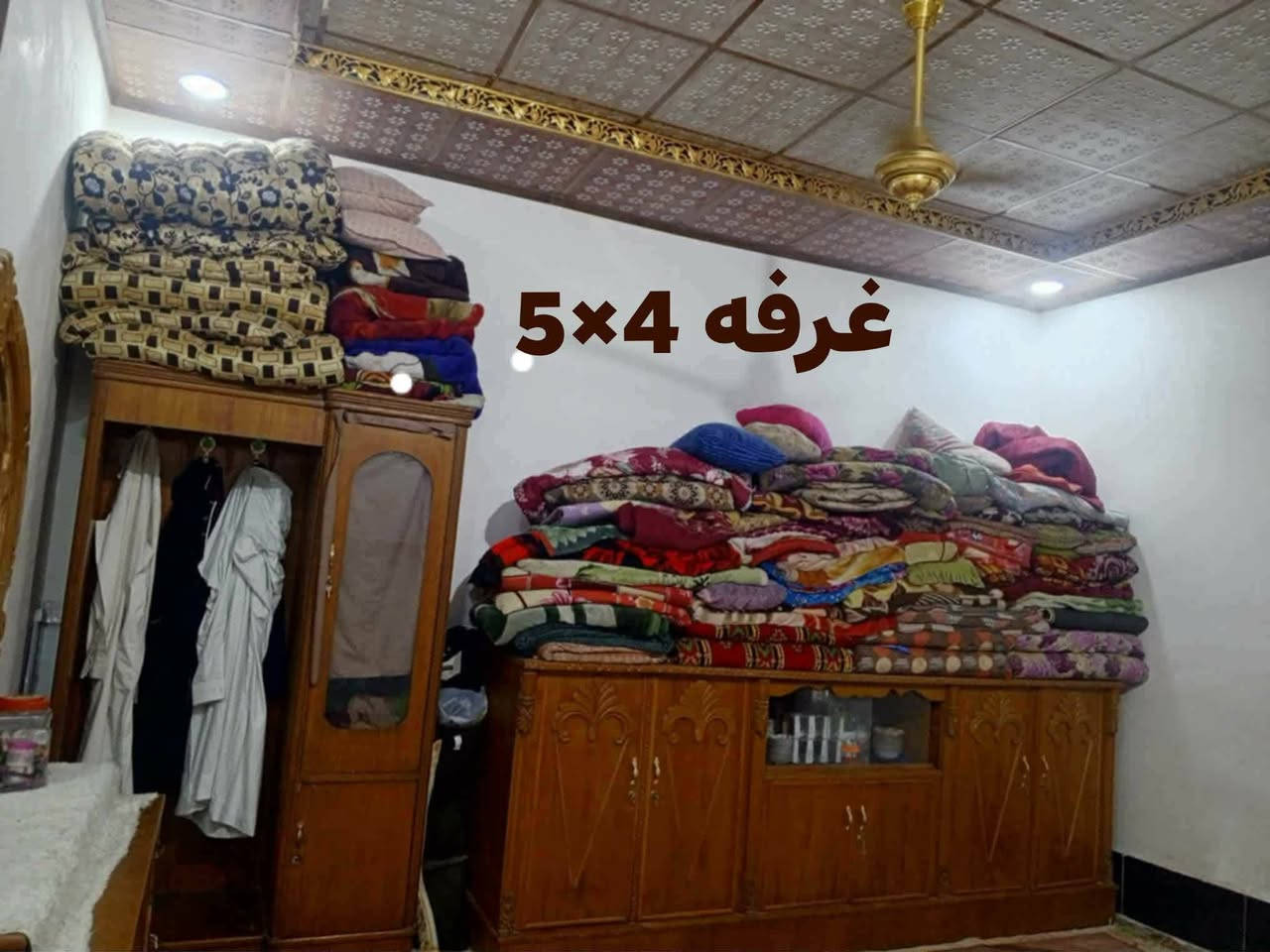 َسلام عليكم البيت للبيع مساحه 110متر غرفه وصاله ومطبخ واستقبال وحمام داخلي وخارجي مكشوفه كامل مكمل اساس صب كونكريت سقف صب كونكريت سقوف ثانوي البيت كله سراميك بناء حديث درجه اولى كافت الخدمات ماي كرهباء وموالده سوك مدارس خط كيات شوارع كله تبليط مستوصف قريب الشارع العام العنوان نجف ملحق النداء حي الاحرار عمود 136شارع الصيدليه قريب الشارع العام السعر 27  وبي مجال كلش قليل للتواصل واتساب ***********او اتصال البيت شوف عينك  رجأ بدون مواعيد كاذبه شراي تعال شوفه مداور ثاني يوم قرار محكمه مشمول قرار ٣٢٠ ومعاملته كامله  رجأ بدون مواعيد كاذبه
