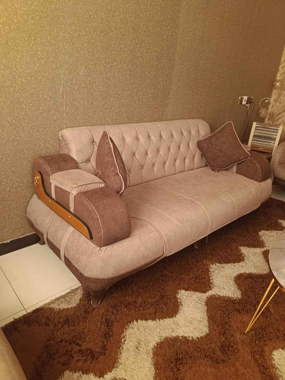 عندي تخم عشره مقعد كلش نضيف وتكمه وسعره 400قفل لأن اضوج من العمله اليعجبه يراسلني على رقم ***********
