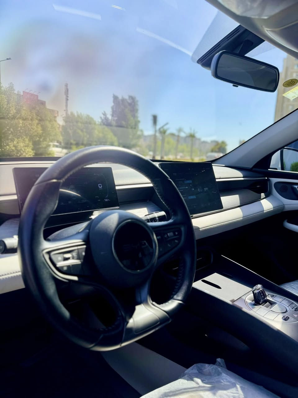 سلام عليكم ..
بي واي دي سيل 5 موديل 2025  BYD seal 05 
لون السيارة ابيض داخل ابيض 
السعر 19,900مليون و بيها مجال بسيط ..
تواصل : ***********
مكان السيارة : بغداد حي الحسين
رقم بغداد بأسمي تحويل مباشر 
سيارة ماشية : 7000 الكلي
مكفوله كفاله عامة من بارد وفتح وتبديل وصبغ
غراض السيارة كاملة من شاحن الاصلي والفوم
كارت تشغيل NFC
مواصفات السيل 05 معروفة :
محرك 1500 + بطارية كبيرة بنضام البلكن هايبرد
 فول شحن و فول بانزين تمشي 2100 كيلو و اكثر
سيارة تشغيل بصمة دخول بصمة تشغيل عن بعد 
داخل ابيض كشنات جلد شاشة وسطية كبيره + شاشة عدادت دجتل
فول تحكم ستيرن اوامر صوتية كروس مثبت سرعة حساسات خلفية
انارة امامية فول زينون فول LED سكن LED بك لايت LED ، 
قطعتين تبريد مناخ منفصل ، وضعيات قيادة SPORT eco normal
