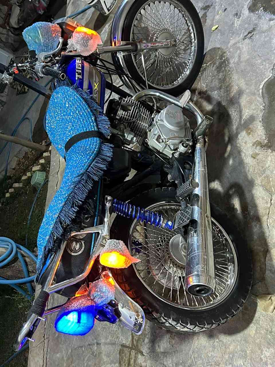 دراجه تايگر 2019. 125cc دراجه اوراق  اي عيب مابي فول ويل كابريتر بلك عقل كهربايات كله باتري جديد دراجه شلعه معدل فولل دراجه نشطه سعر ٣٧٥بيمجال رقم***********

