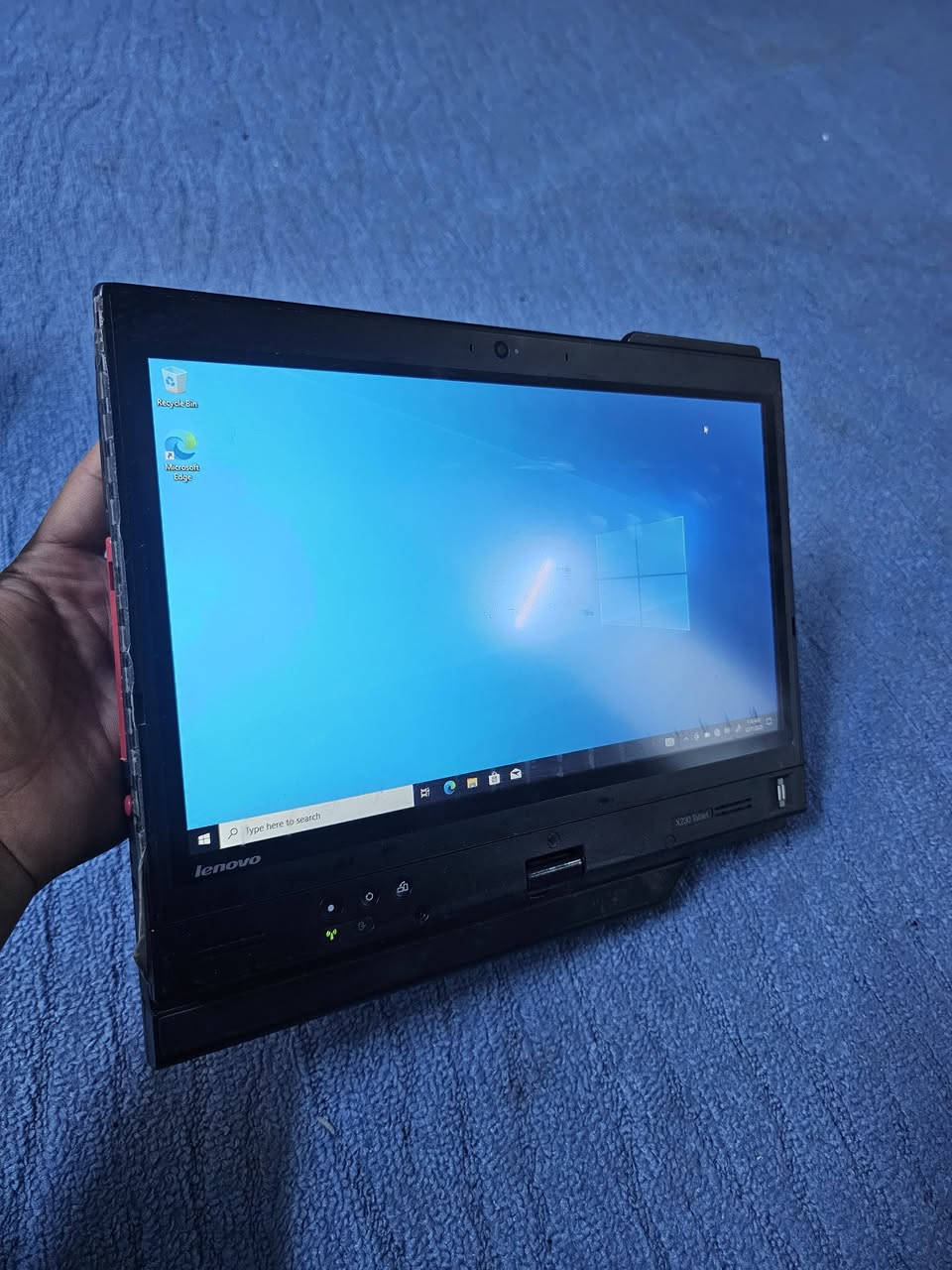 مكلف بالنشر فقط
للبيع لابتوبين للتصفح 
الاول لينوفو 
شاشه فول HD 
الوان 100%
يدعم اللمس بدون تكطيع وبي ميزه شاشته تنكلب يصير تابلت
وويا هم قلم وشغال كلشي طبيعي
رام 4GB
هارد HDD 300GB
سرعه الاقلاع بحدود 12 ثانيه
معالج Cor i5 جيل 3
اللابتوب يجي ويا جنكه وشاحنه وماوس

اللابتوب عيبه بي مشكله بالكيبورد 4 دكم مايدوسن
 وحرف الواو 8 i k 

السعر 225 الف

اللابتوب الثاني HP
شاشه فول HD
رام 4GB
هارد 700GB
سرعه الاقلاع بحدود 15-20 ثانيه
معالج amd A4 4300M
اللابتوب يجي ويا جنطه وشاحنه
اللابتوب عيبه بي مشكله بالكيبورد المسح و حرف الكاف و بعد دكمتين هم مايشتغلن 

السعر 150 الف

الموقع البصره حي المهندسين 
رقم التواصل ***********
