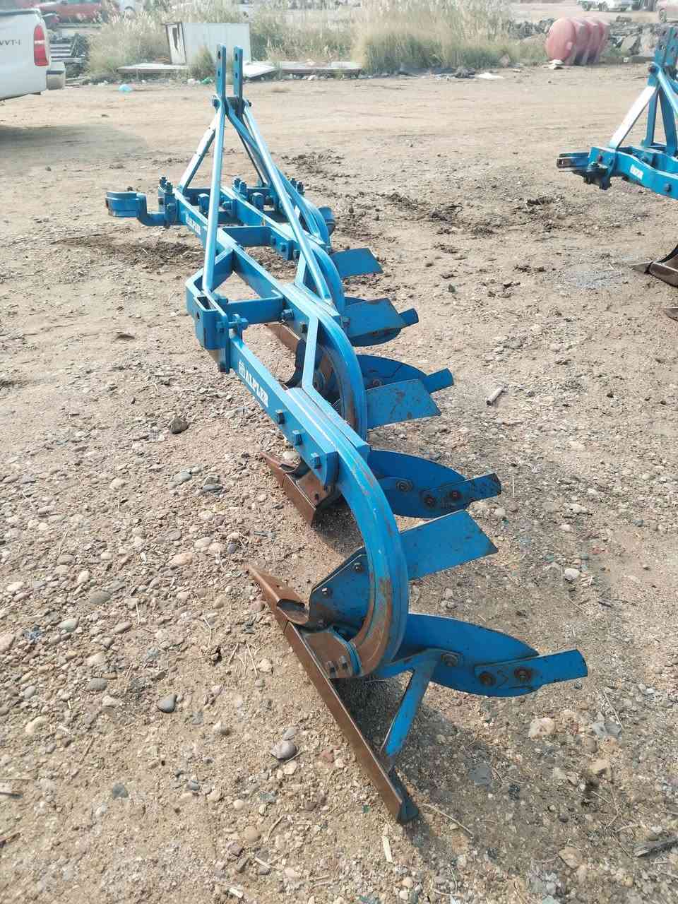 السلام عليكم 
للبيع فدان تركي البير حجم  ٨ رباعي 
العنوان واسط النعمانيه ***********
***********
