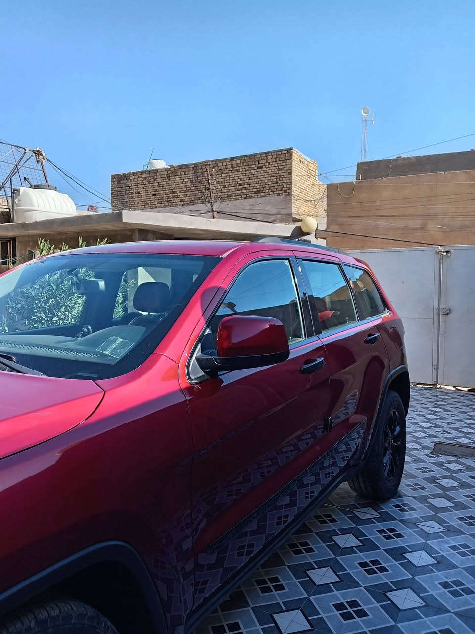 سلام عليكم جيب للبيع 
موديل 2012 رقم بغداد
السيارة وارد امريكي حادثه موضح بل سونار جوه👇🏼
كير محرك حداديه صدر كفاله عامه
حساسات كله شغاله
تحويل ثاني يوم
مراوس حسب الرغبه
مكاني كوت مركز المدينة 
الرقم ***********
***********
