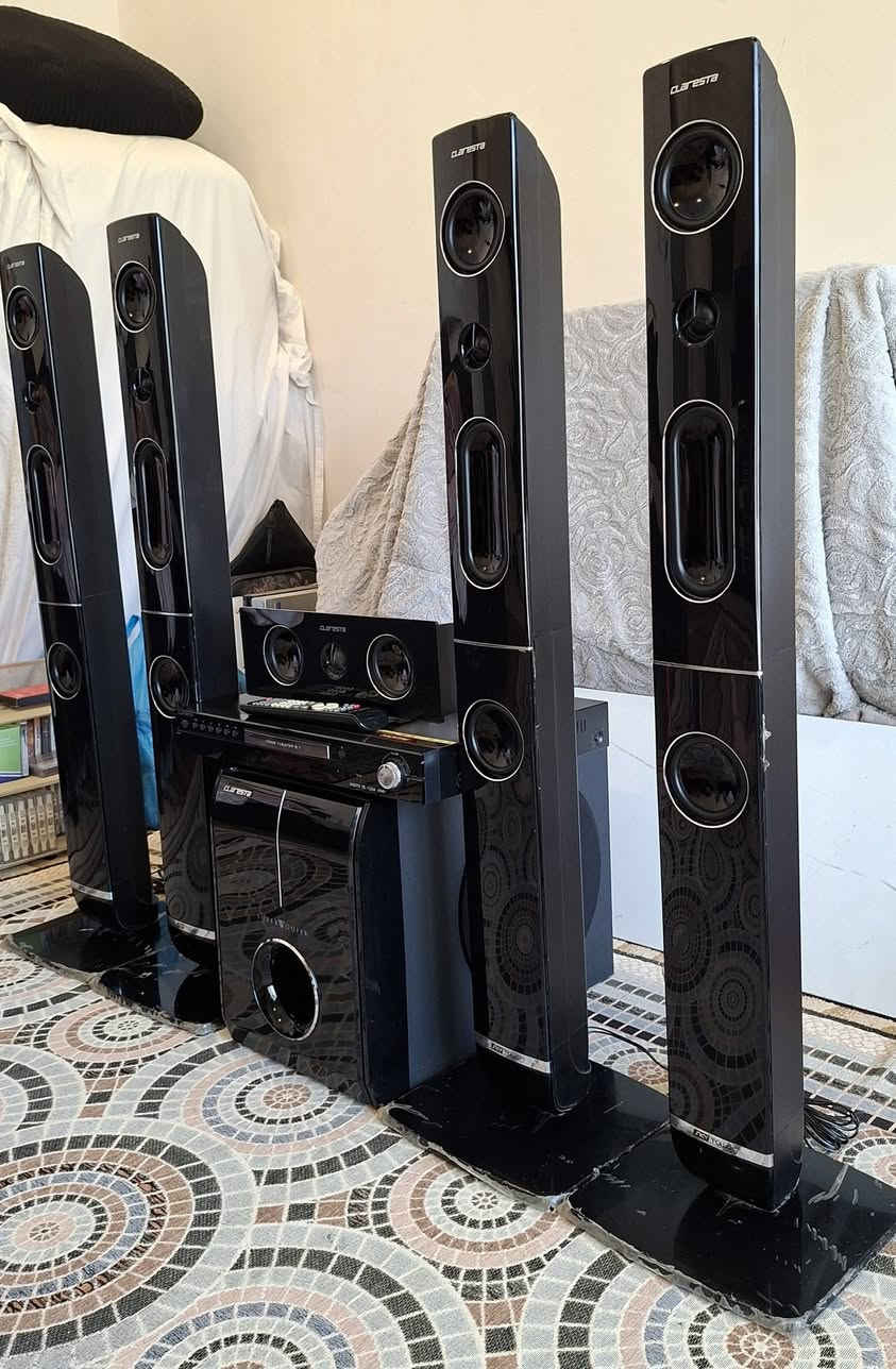 السلام عليكم 
هوم سستم من ماركة كلاريستا 
Home theater 5.1 claresta HDMI USB 
راديو 📻 FM اوبتكال مدخل aux و فلاش
جهاز شغال بالكامل ما داخل تصليح نضيف جدا 
كهرباء ٢٢٠ فولت صناعة اندنوسيا صوت جدا حلوه ناعم
سعر ١٢٥ الف 
للاتصال *********** عنوان كركوك 
توصيل كافة محافظات العراق
