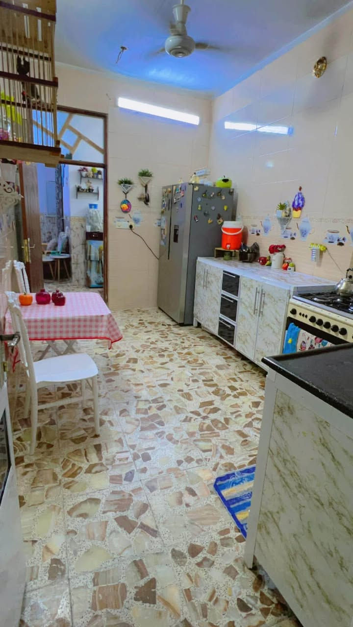 بيت 140 م للبيع زراعي اراضي حجي جعفر قرب اربع شوارع الزعفرانية . طابقين . يحتوي على كراج ومطبخ. وصالة و حولي وصحيات . وغرفتين نوم . ومنورين ... الطابق الثاني غرفتين نوم كبيرتين وحولي وصحيات وسطحين . المنطقة مجاري وكهرباء وماء . وانترنت ضوئي . الفرع تبليط .
اي استفسار الاتصال على الواتساب 
***********
