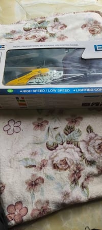 طيارة • جديدة • بدون شاحن