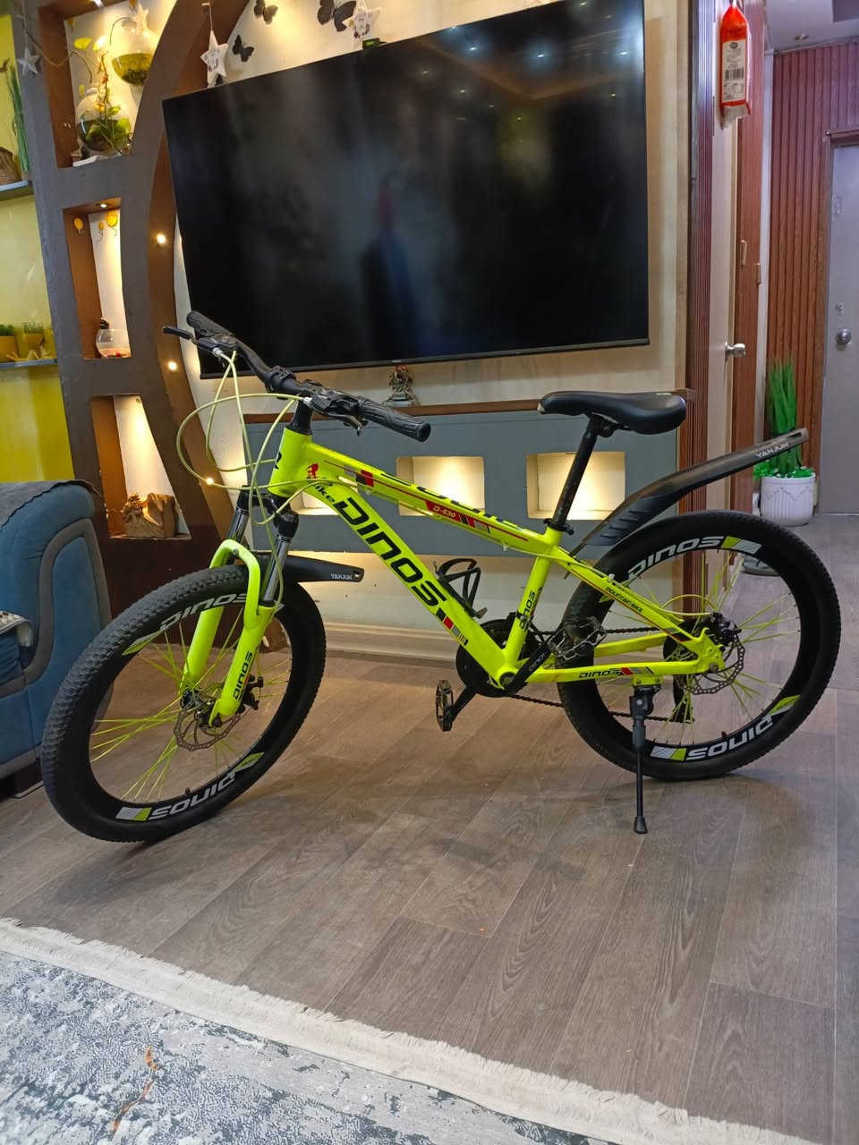 🚲 بايسكل DINOS جبلي للبيع
الماركة: DINOS
النوع: بايسكل جبلي (Mountain Bike)
مقاس التايرات: 26 إنج
شوك أمامي لامتصاص الصدمات
غيارات متعددة أمامية وخلفية
فرامل دسك (أقراص) أمامية وخلفية
جنوط رياضية
حامل قنينة ماء
واقيات طين أمامية وخلفية
مسند جانبي (ستاند)
اللون: أصفر فلوري مع أسود
الحالة: نظيف جداً وجاهز للاستخدام
سعر الشراء 170الف الاستخدام قليل جداً
السعر المطلوب 120 الف
للاستفسار الاتصال: ***********
(غرض البيع عدم توفر مكان)
