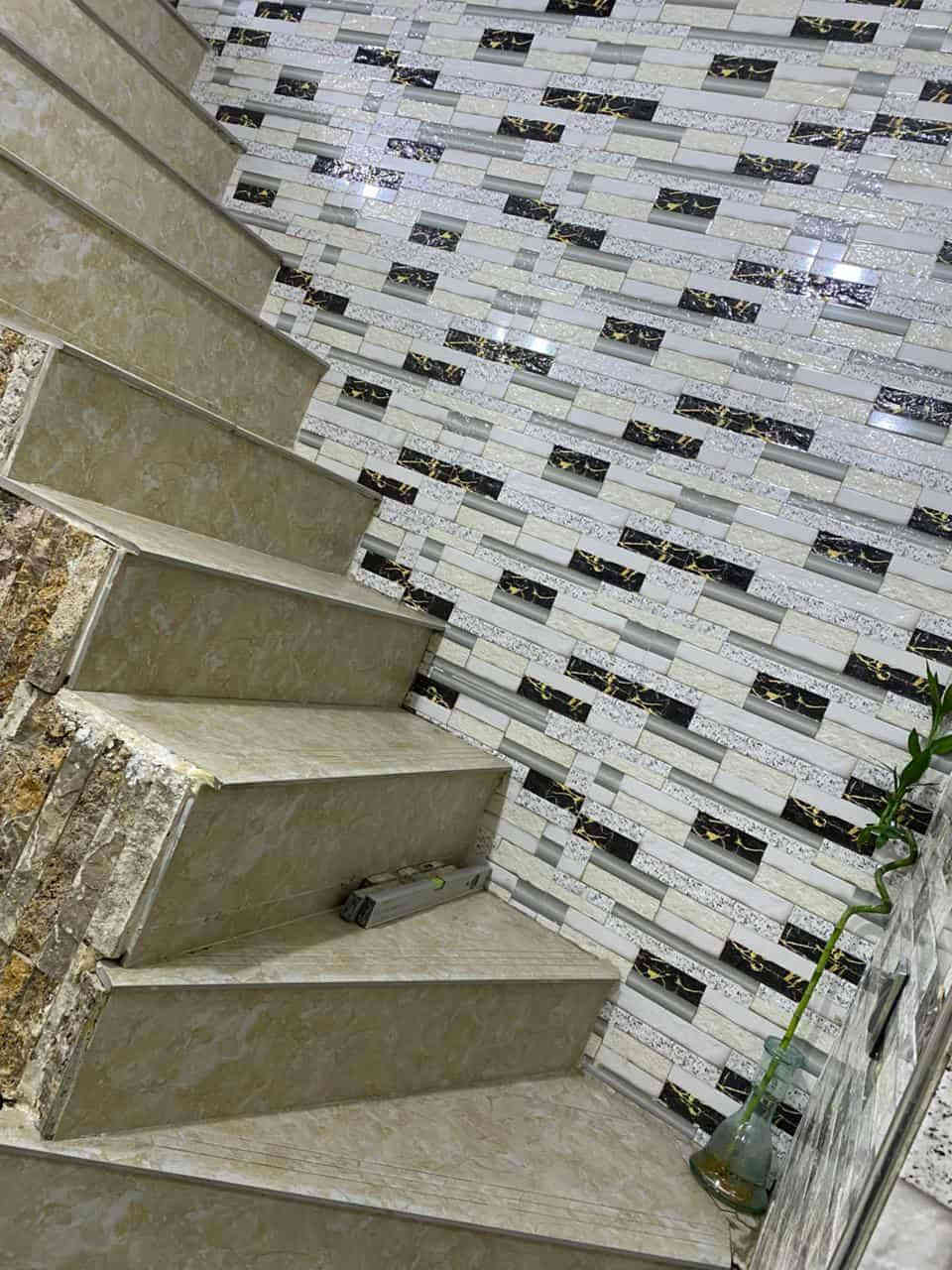 دار للبيع طابو زراعي سند 25 مساحه 120م واجهه 5م طابقين ثلاث غرف نوم مع استقبال وكلدور ومطبخ ومجمع صحيات بناء جديد عنوان الدار حي الصحه فرع الجامع الهندي 6 م عرض الشارع تبليط للدار السعر 170مليون قابل للتفاوض للاستفسار الاتصال على الرقم *********** أو مراجعه مكتبنا الكائن في الجزائر مقابل مجبس التمور أو مدرسه الطريق الى المئه
