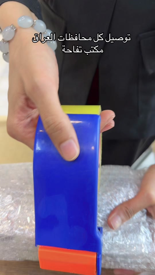 📦✨ التغليف المرتب… أول خطوة حتى يوصل طلبك بأمان! مو بس جودة المنتج هي اللي تهم الزبون، حتى طريقة التغليف تعكس احترافية وشغلك المرتب. لأن أول شي يشوفه الزبون من يستلم الطلب هو التغليف، وإذا كان مرتب ومحكم راح ياخذ انطباع ممتاز قبل حتى يفتح العلبة. بمكتب تفاحة ننصح كل أصحاب المشاريع يهتمون بتغليف طلباتهم، خصوصًا المنتجات الحساسة مثل مستلزمات الكوزمتك، العطور، الزيوت، الكريمات، الصابون، والمواد الأولية. التغليف الصحيح يحمي المنتج من الكسر، التسريب، أو التلف أثناء النقل، ويضمن يوصل للزبون بنفس الجودة اللي طلع بيها من عندك. شلون يكون التغليف الصحيح؟ 👇 ✅ استخدم علبة مناسبة لحجم المنتج، لا أكبر هواي ولا أصغر حتى يبقى ثابت. ✅ لف المنتجات الزجاجية أو القابلة للكسر بطبقة حماية مثل النايلون الفقاعي (البابل راب). ✅ إذا بيه فراغات داخل الكارتون، عبيها بورق أو مواد حماية حتى المنتج ما يتحرك أثناء التوصيل. ✅ أغلق الكارتون بشريط لاصق قوي من جميع الجهات. ✅ إذا المنتج قابل للكسر، حط ملصق (قابل للكسر) حتى شركة التوصيل تنتبه أثناء النقل. ✅ تأكد من تثبيت الغطاء للعبوات حتى تمنع أي تسريب. ✅ اكتب معلومات المستلم بشكل واضح ودقيق حتى يوصل الطلب بدون تأخير. التغليف الجيد مو مجرد حماية للمنتج، وإنما هو رسالة للزبون بأنك تهتم بأدق التفاصيل وتحرص على رضاه. وهذا الشي يزيد ثقته بيك ويخليه يرجع يطلب منك مرة ثانية ويشجع غيره يتعامل وياك. لا تخلي تعبك يضيع بسبب تغليف ضعيف. خصص شوية وقت حتى ترتب طلباتك بطريقة احترافية، لأن التغليف يعتبر جزء مهم من نجاح أي مشروع، مهما كان حجمه. ومكتب تفاحة يوفر إلك مختلف أنواع العلب، القناني، العبوات، وأغلب مستلزمات التغليف اللي تحتاجها حتى تطلع طلباتك بأفضل صورة وتوصل لكل محافظات العراق بأمان. 📦 لأن المنتج المرتب يستحق تغليفًا مرتبًا… والزبون يستحق يستلم طلبه وهو كامل مثل ما انشحن. #مكتب_تفاحة #التغليف_الاحترافي #توصيل_آمن #مستلزمات_التغليف #مشاريع_صغيرة


**إذا كنت صاحب هذا الإعلان وتريد حذفه لأي سبب، رجاءا أرسل رسالة إلى الدعم الفني**